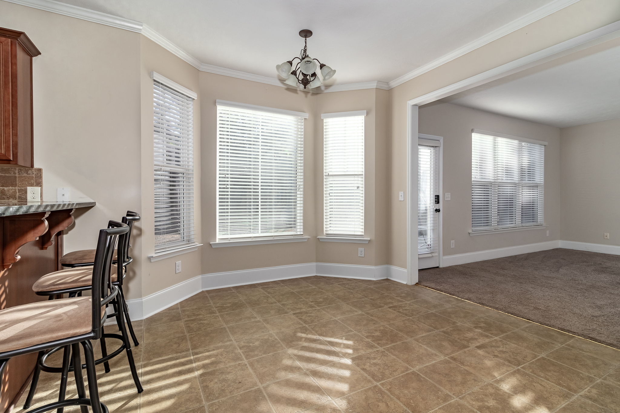 Breakfast Area/Living Room