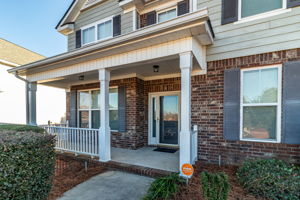 Front Porch/Entrance