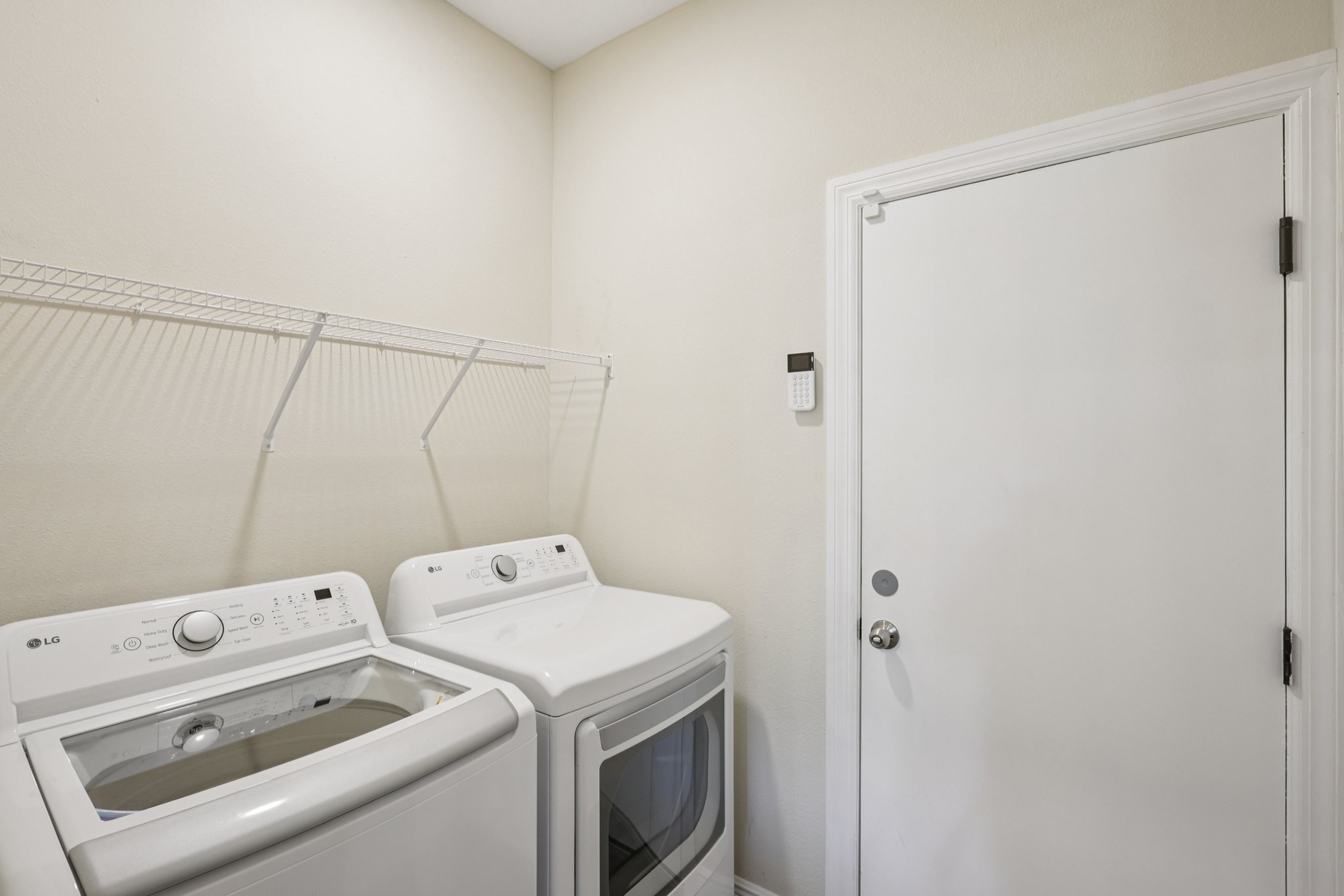 E Powhatan Ave-S2312-024.jpg