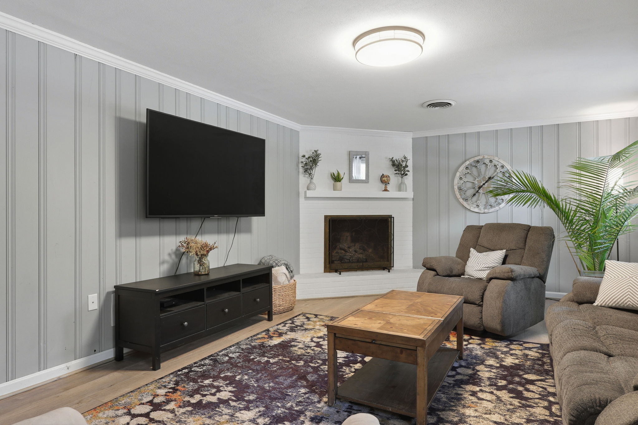 16-Family Room