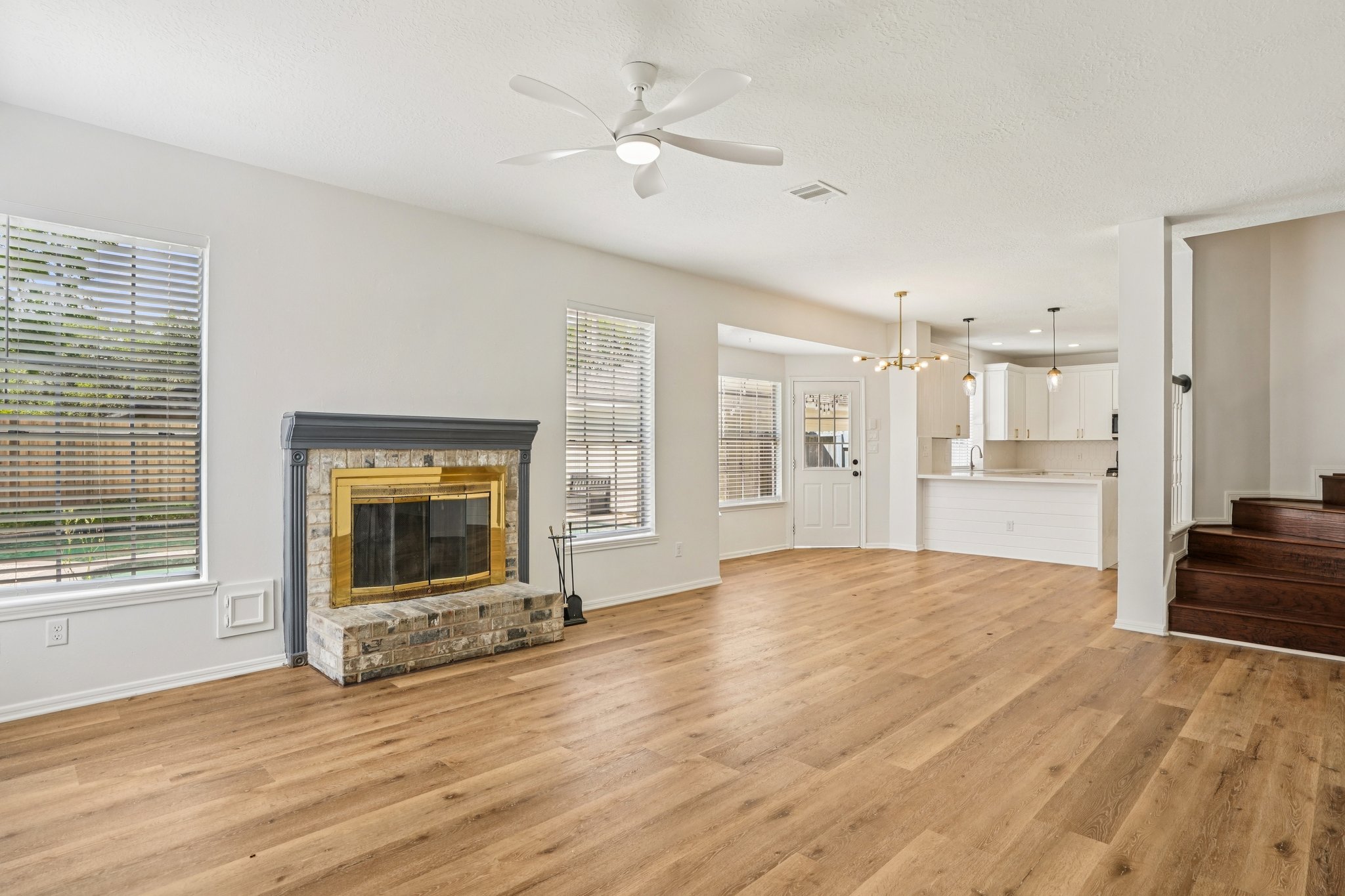 N Mission Cir-S3103-017.jpg