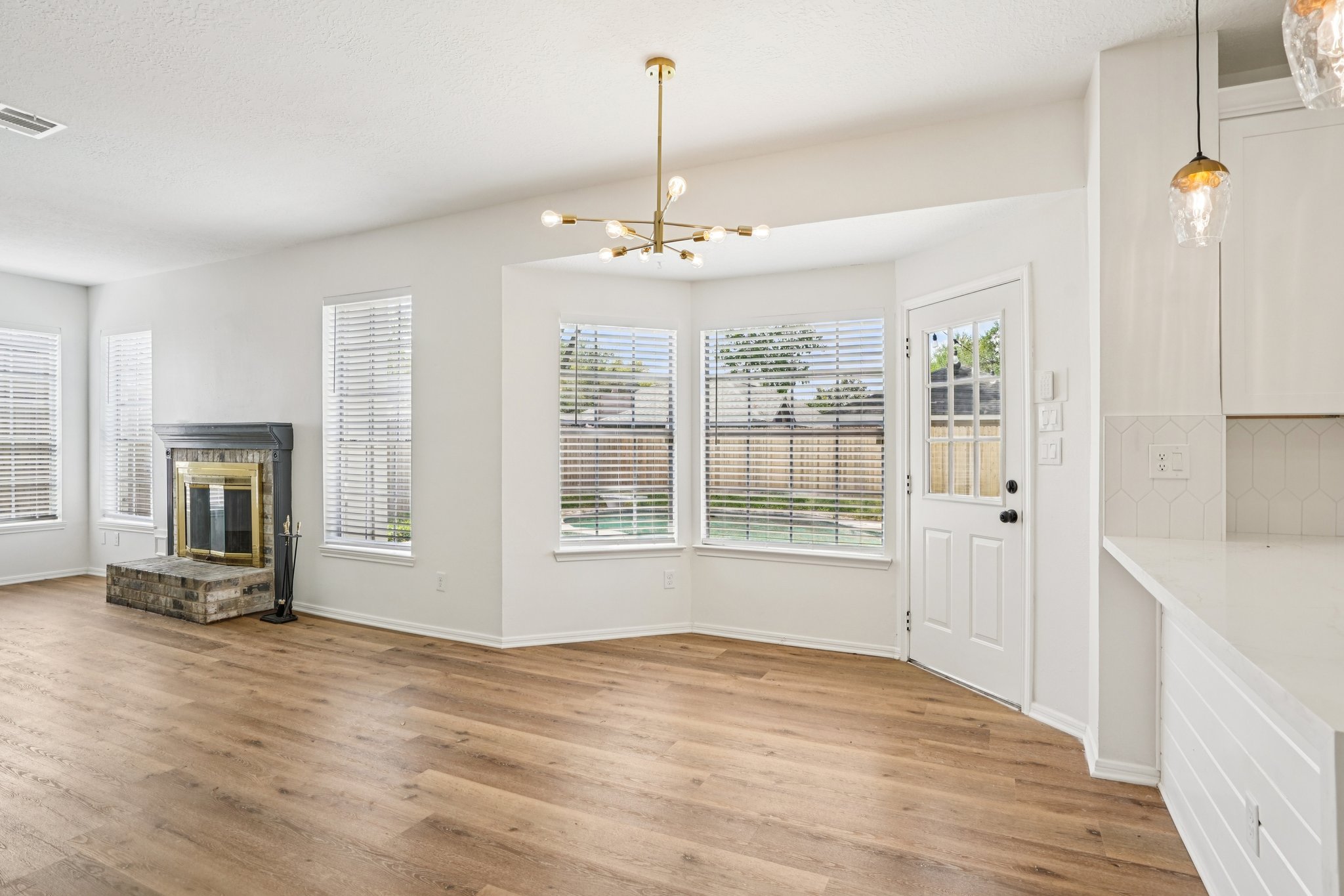 N Mission Cir-S3103-018.jpg