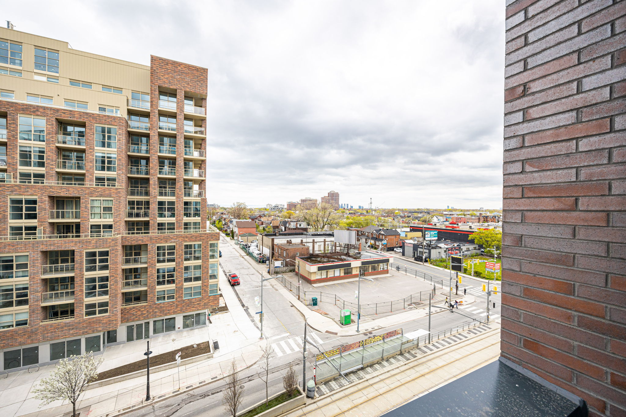 Toronto property showcase — delivered property photograph 32