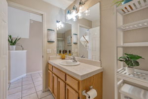 042_1808 Terrace Dr
