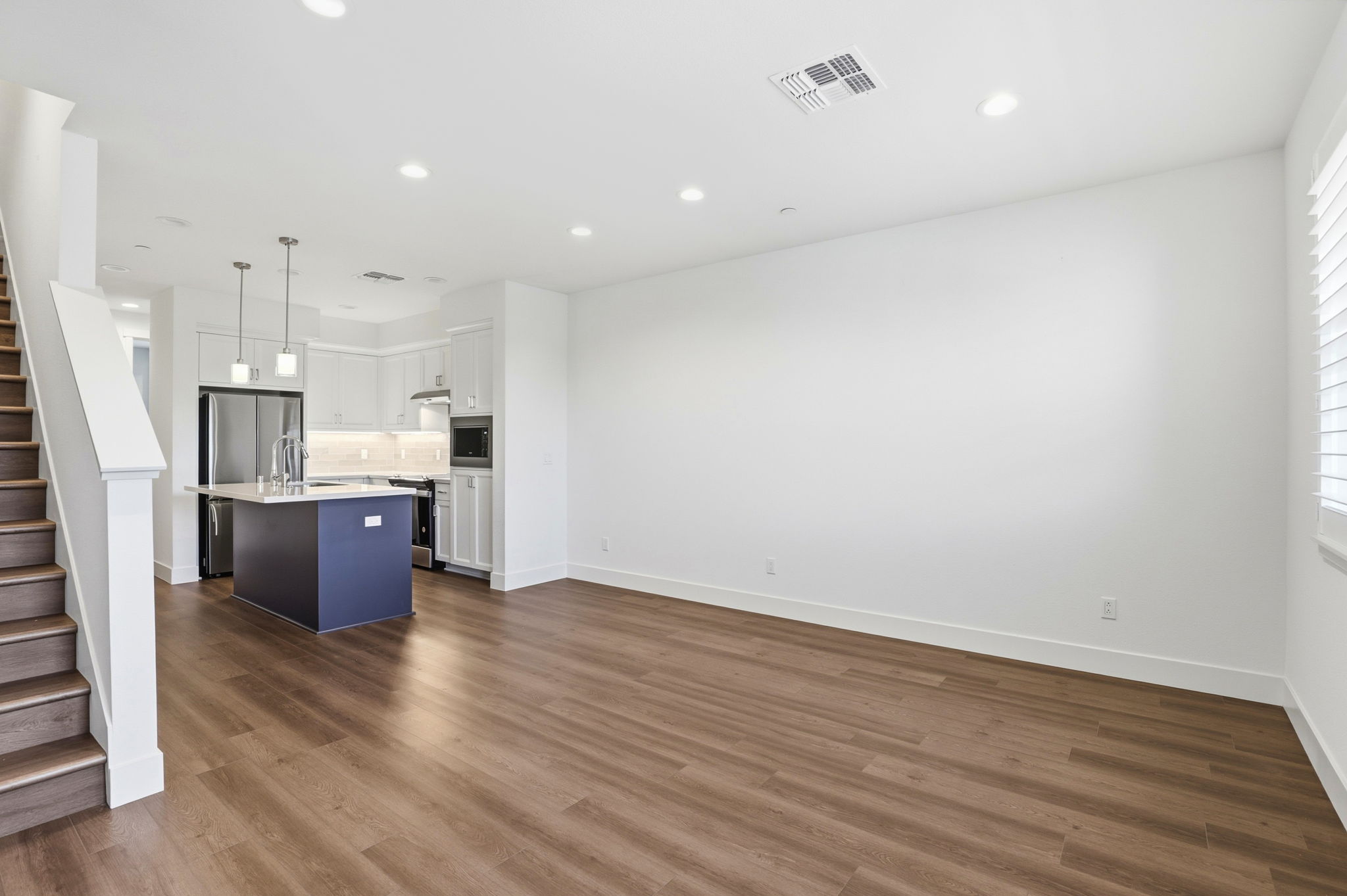 007_f8_18086 Monterey Rd