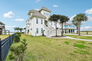 Laguna Harbor Estate Blvd-005.jpg