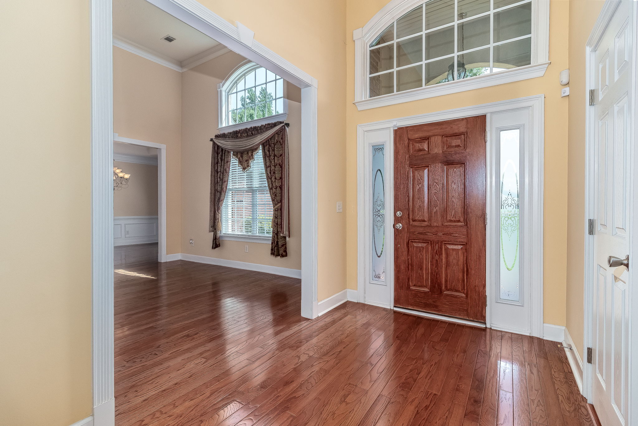Entryway/Living Room