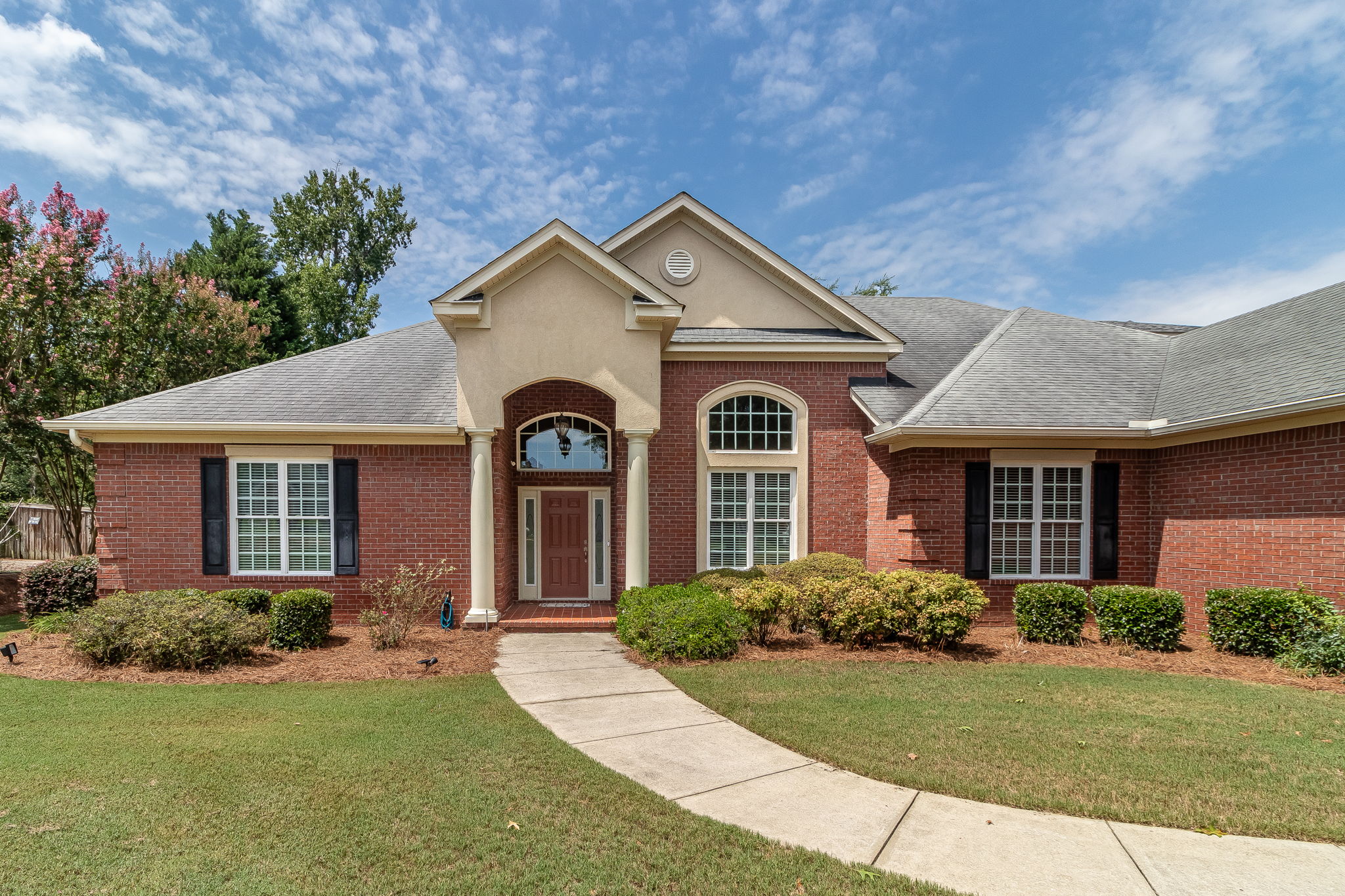 Front Porch/Entrance