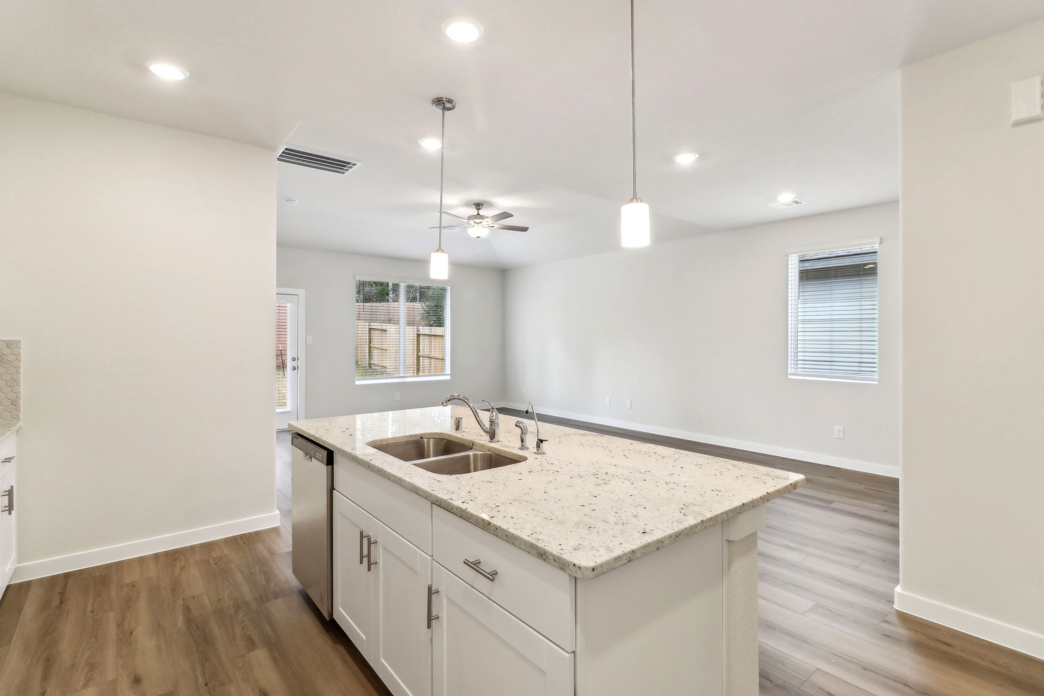 Houston - Pine Lake Cove - 18099 Martin Pines Dr, Conroe, TX 77356 - 009