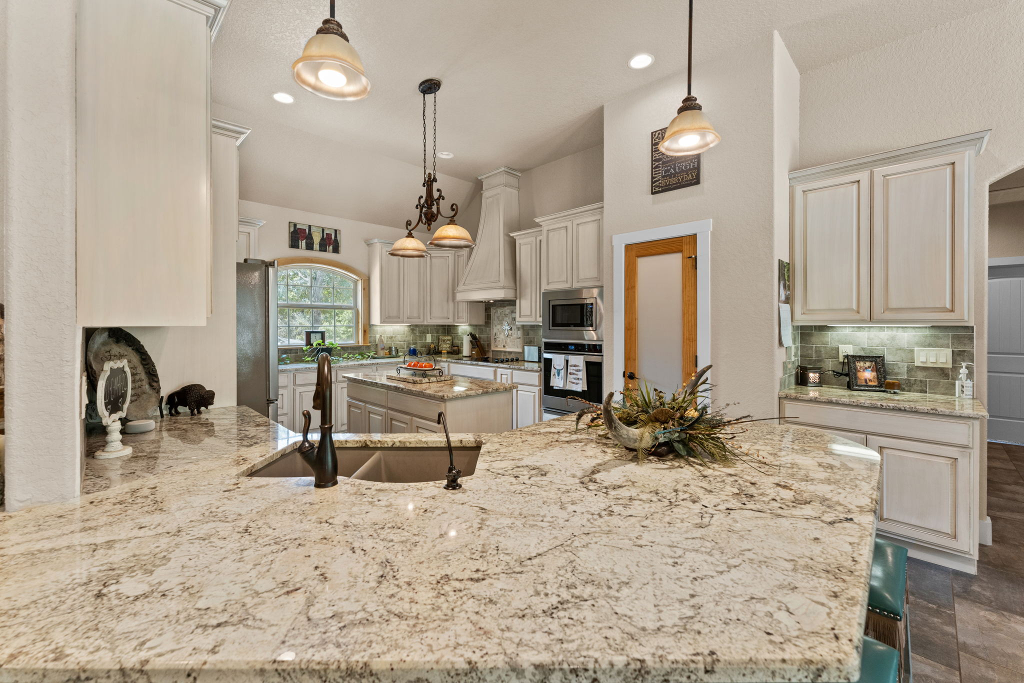 181 Champions Blvd, La Vernia, TX 78121, USA Photo 16