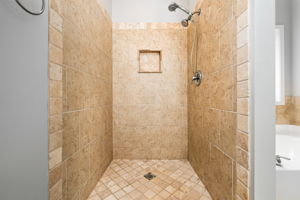  Photo 34