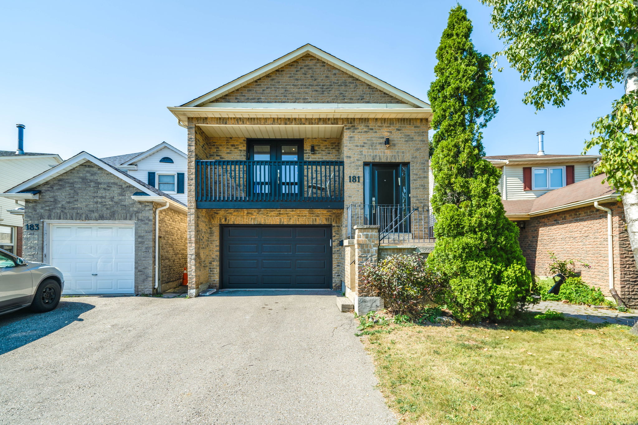 181 Lisa Crescent Vaughan, ON L4J 2N2