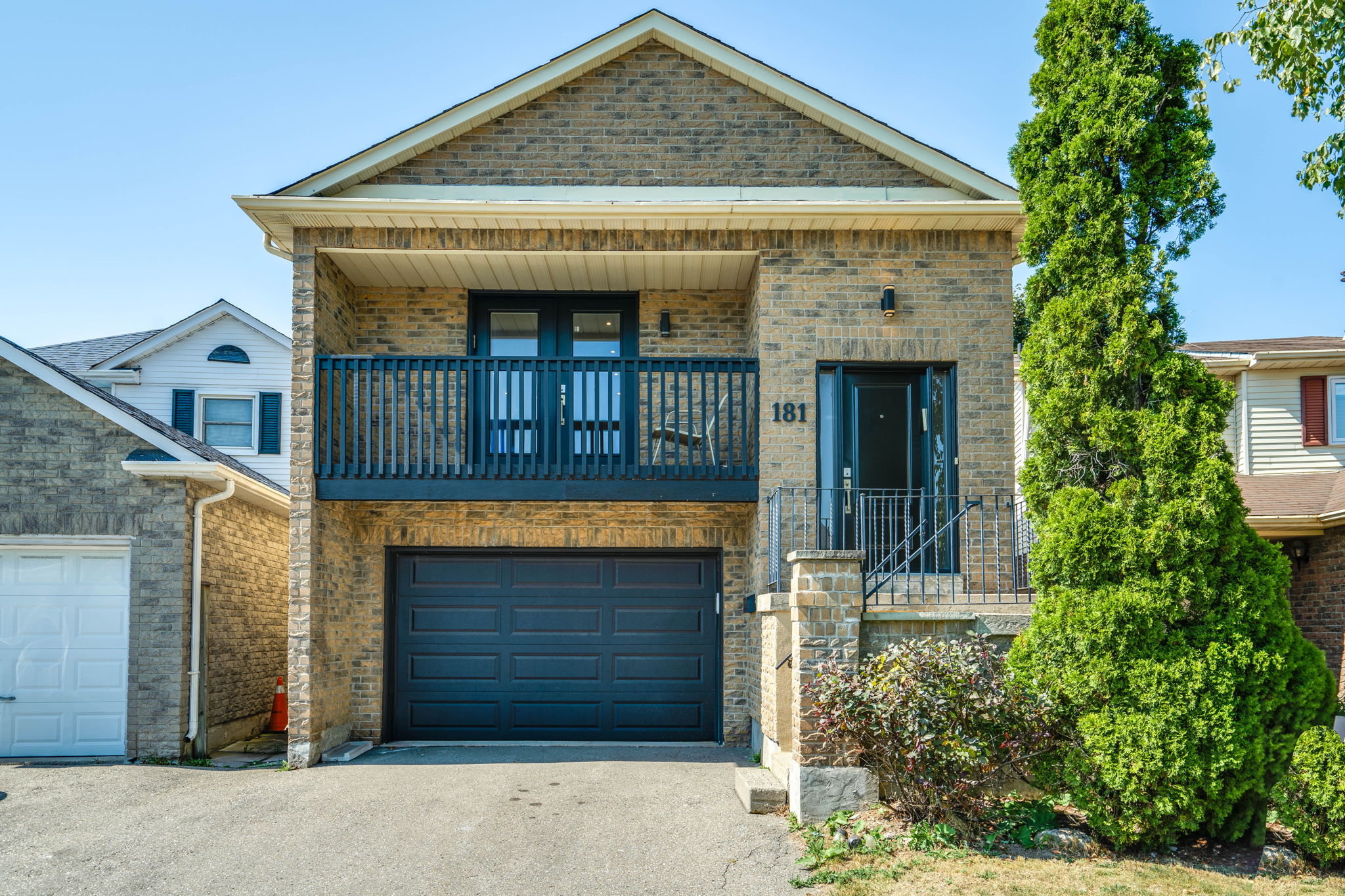 181 Lisa Crescent Vaughan, ON L4J 2N2