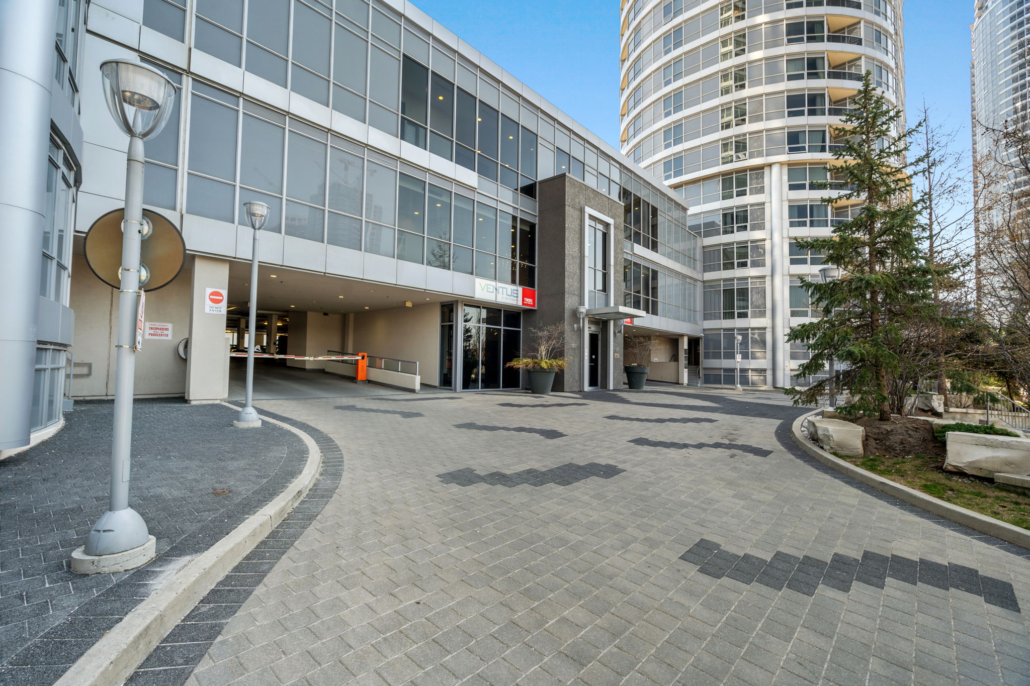 181 Village Green Square 1818 Toronto, ON M1S 0K6