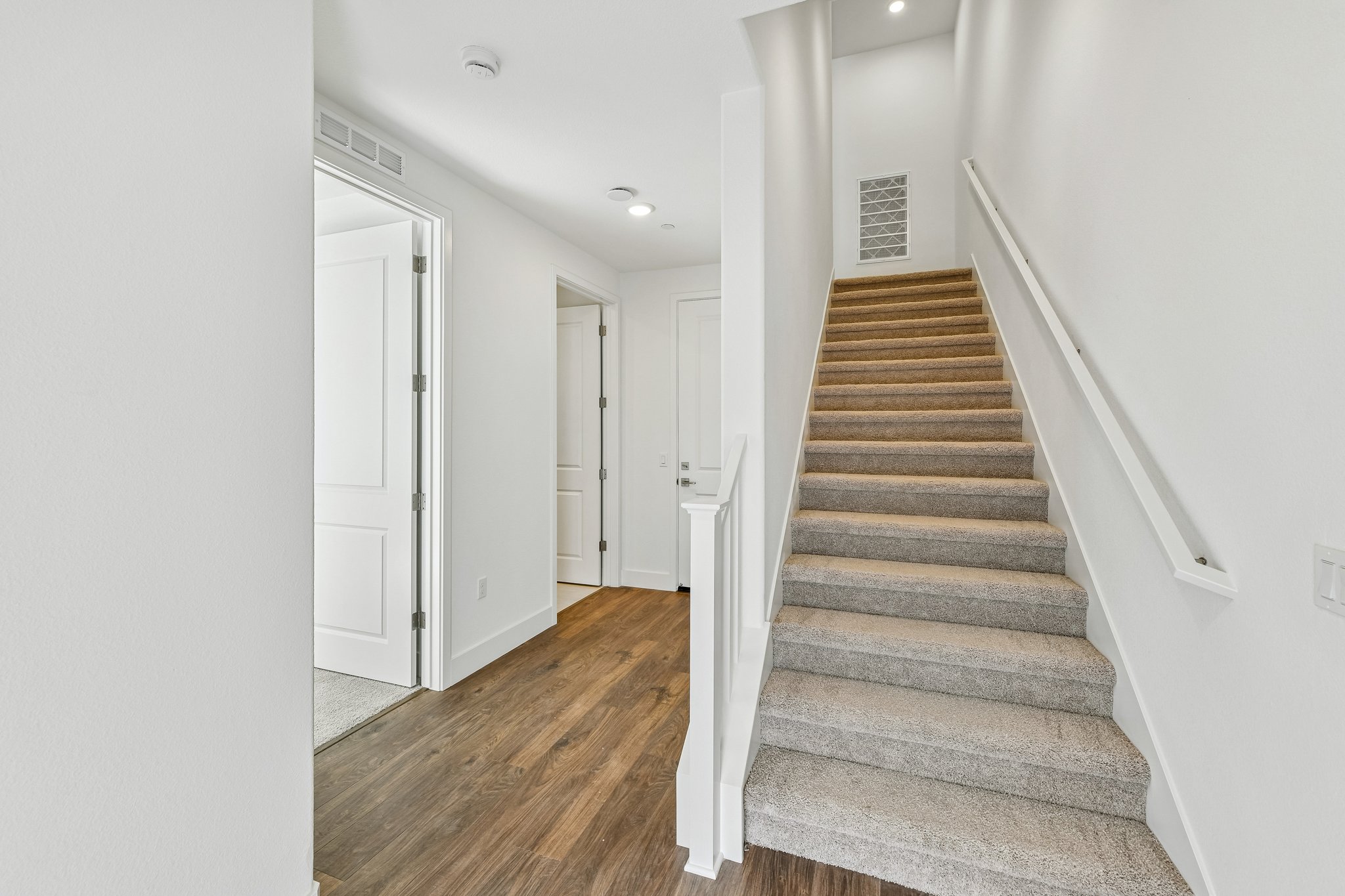Loft Walk-S2707-005.jpg
