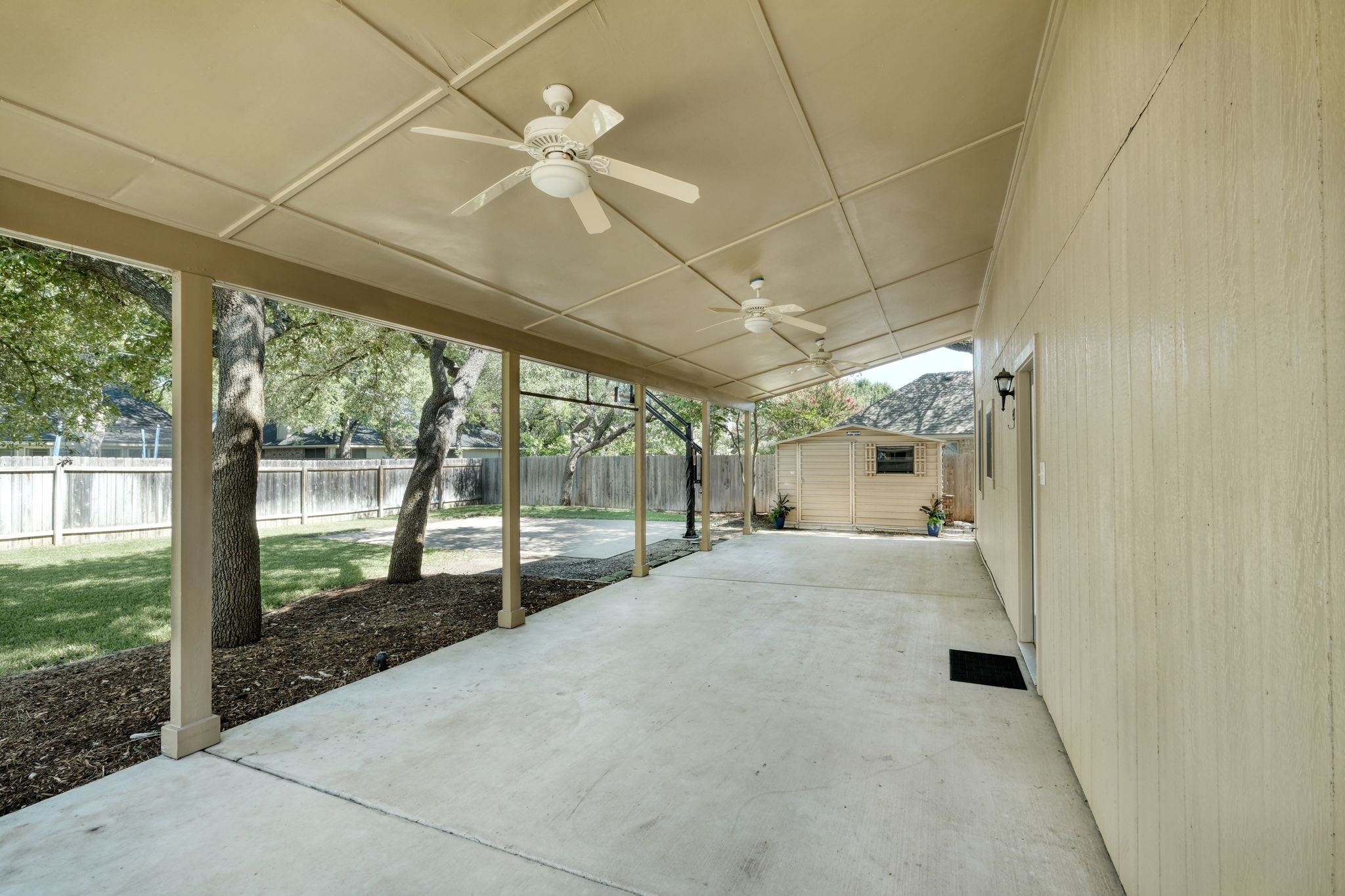 Covered Patio/Back Yard/Shed