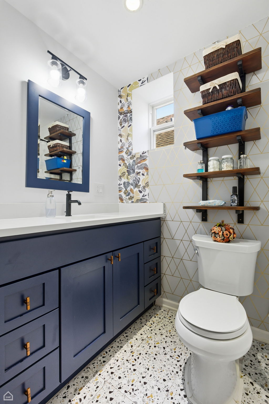 1811 W 17th St 303 - Alan Goodis_CHP2026_008