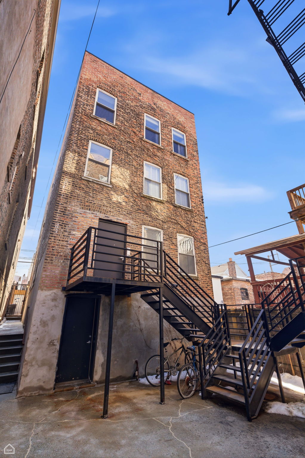 1811 W 17th St 303 - Alan Goodis_CHP2026_014