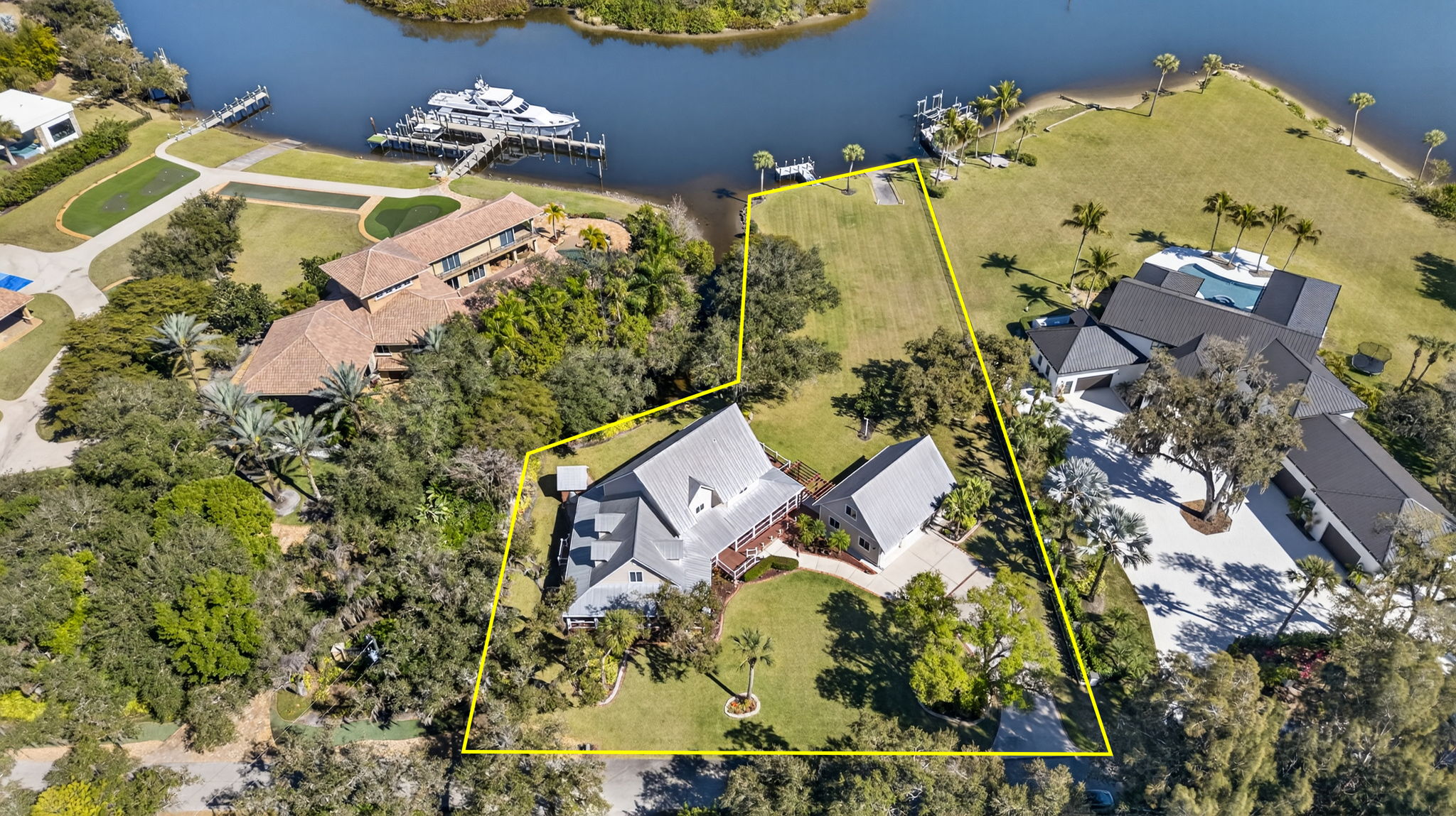 Aerial Front Exterior 4 - lot line