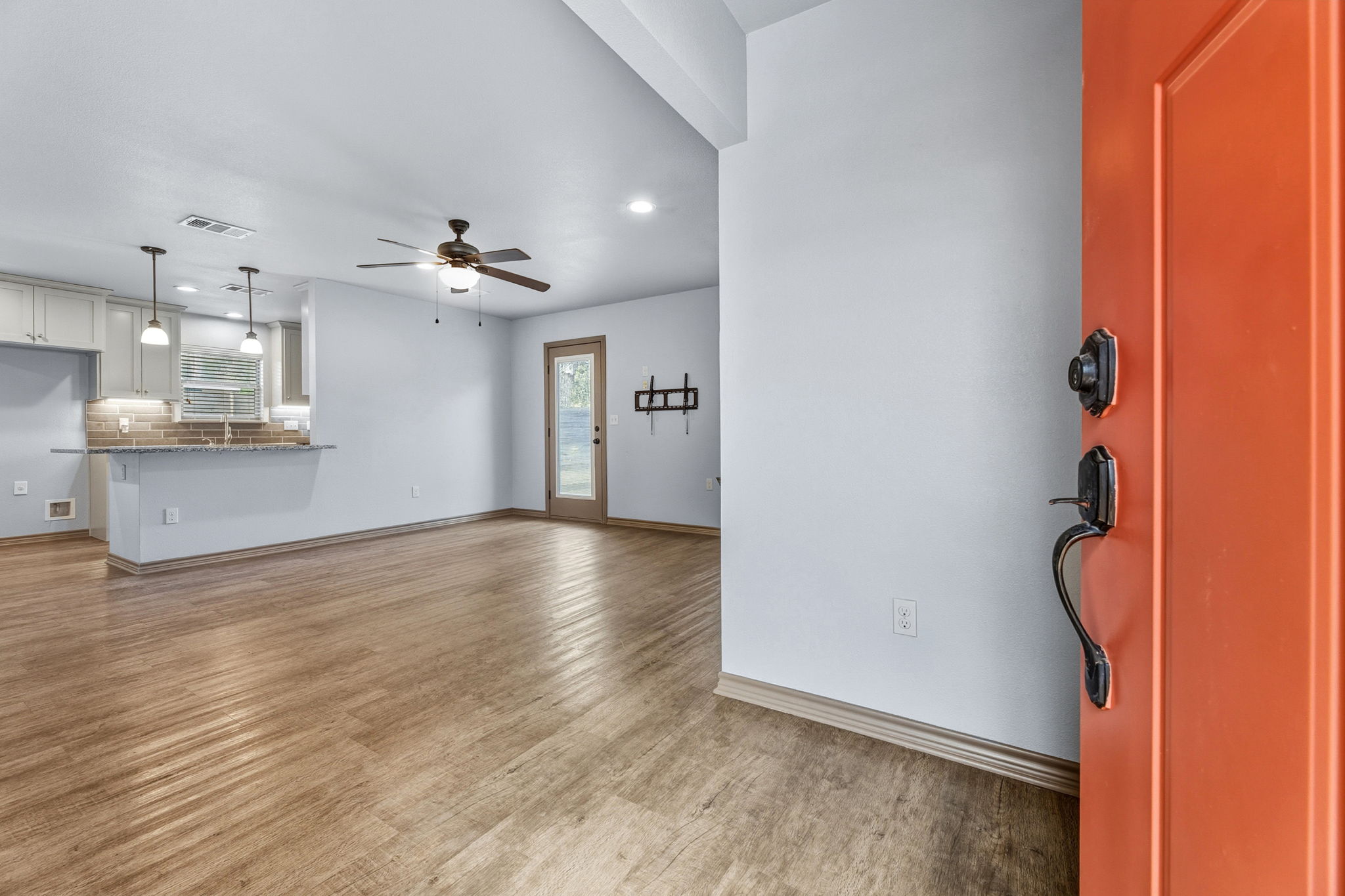 Front Porch/Entrance