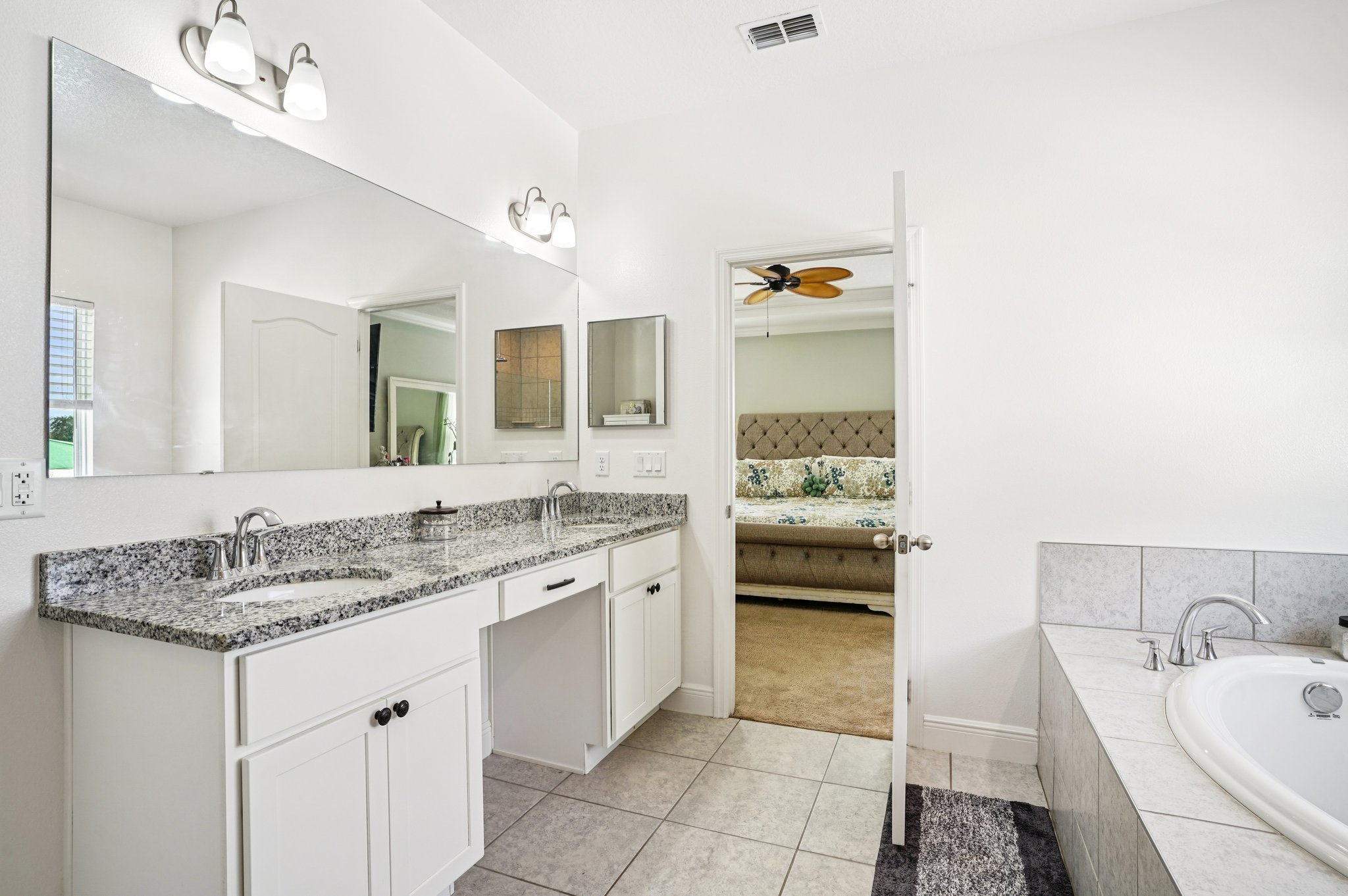 Forest Glen Dr-S3009-028.jpg