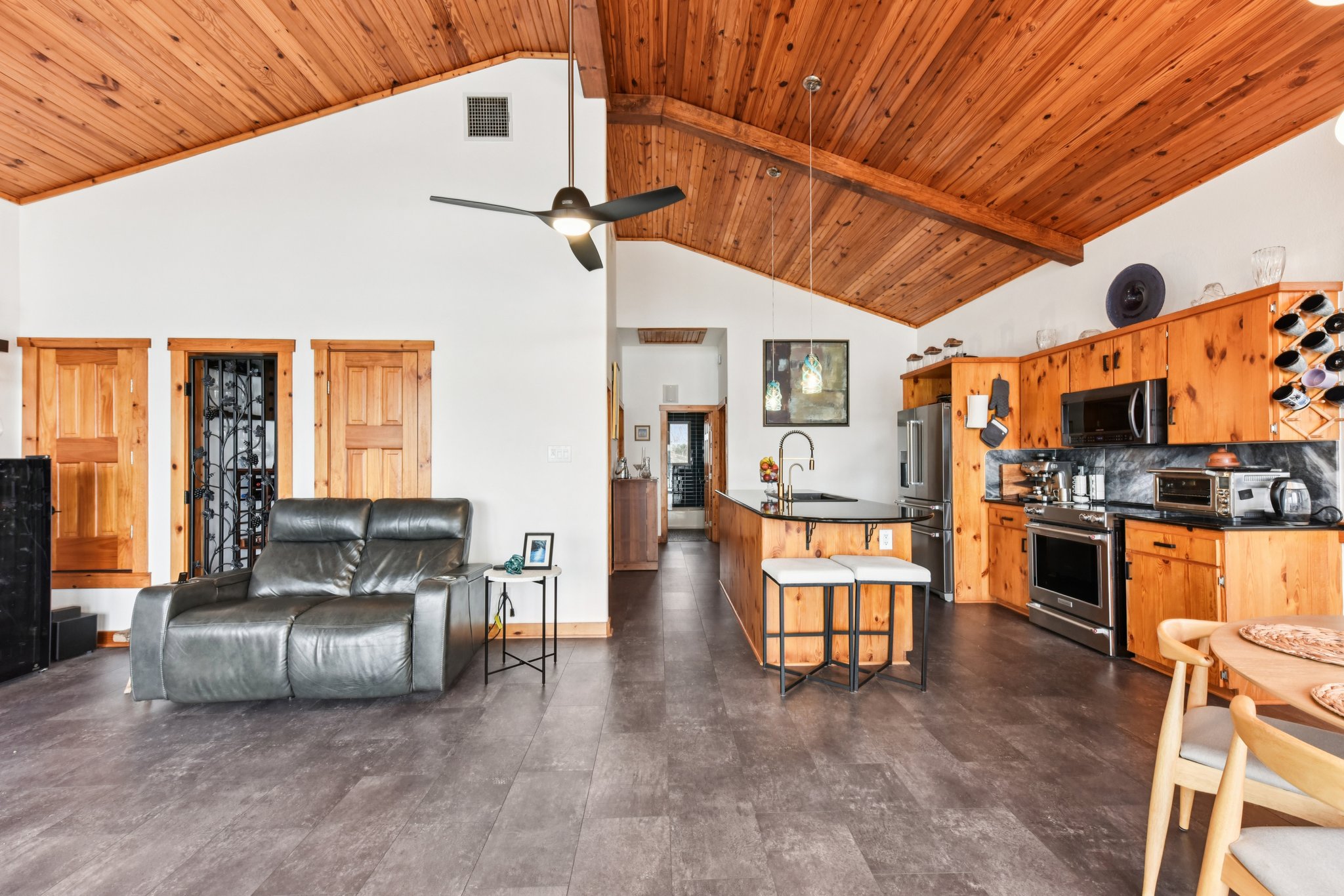 Graveyard Point Rd-S1001-010.jpg