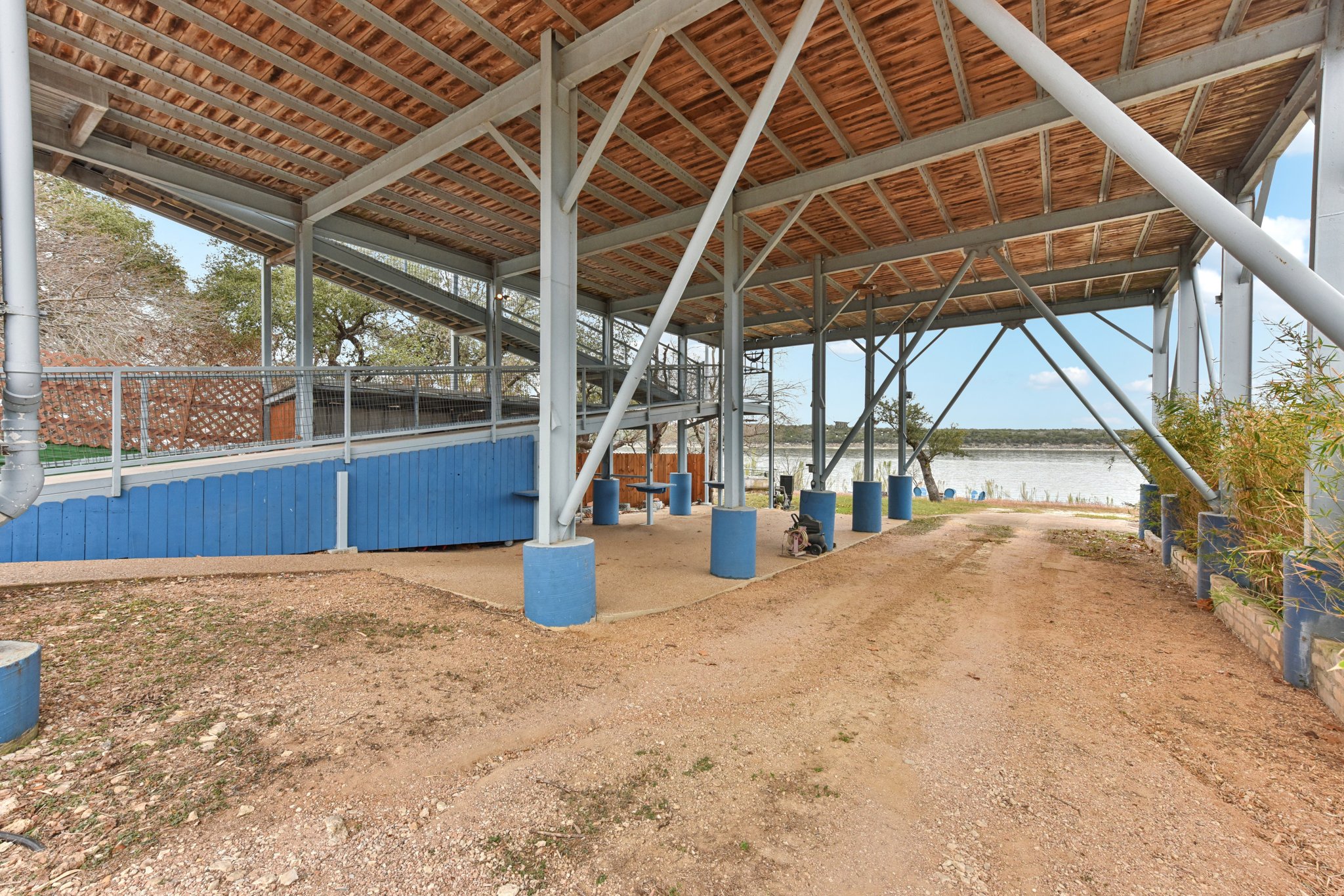 Graveyard Point Rd-S1001-042.jpg