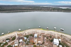 Graveyard Point Rd-S1001-049.jpg