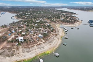 Graveyard Point Rd-S1001-053.jpg