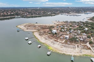 Graveyard Point Rd-S1001-057.jpg