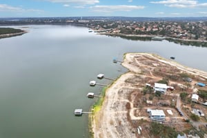 Graveyard Point Rd-S1001-059.jpg