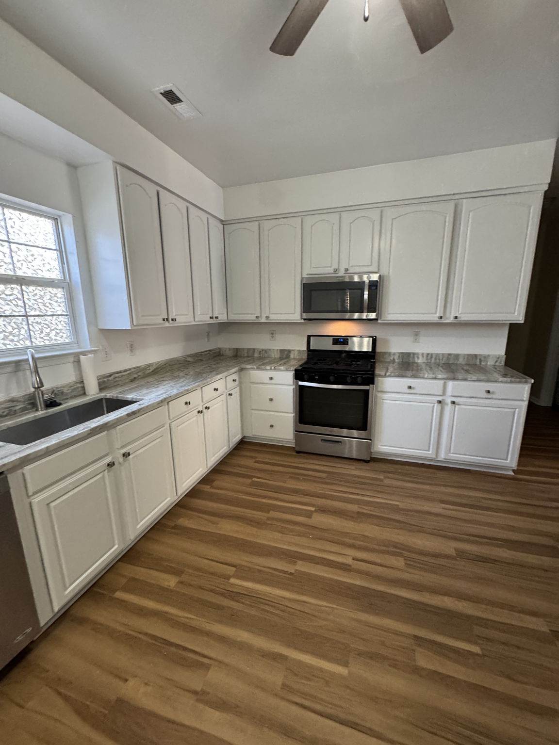 KITCHEN AFTER GRANITE UPDATE