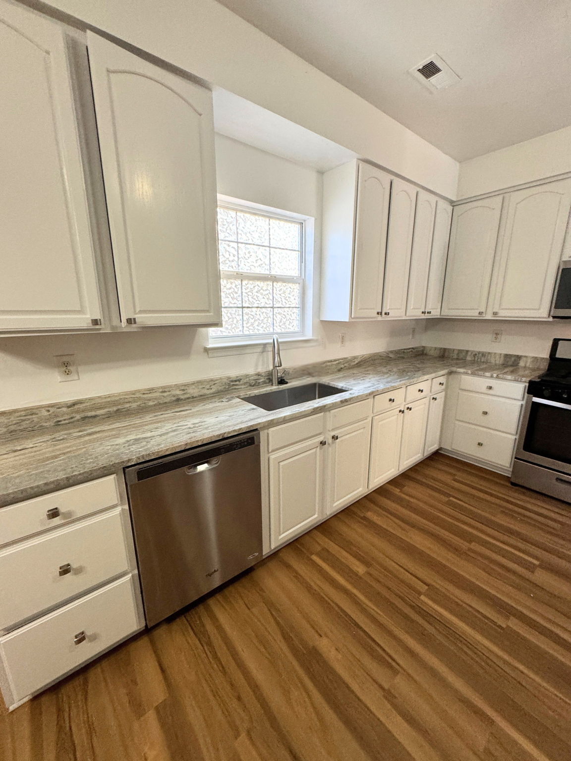 KITCHEN AFTER GRANITE UPDATE