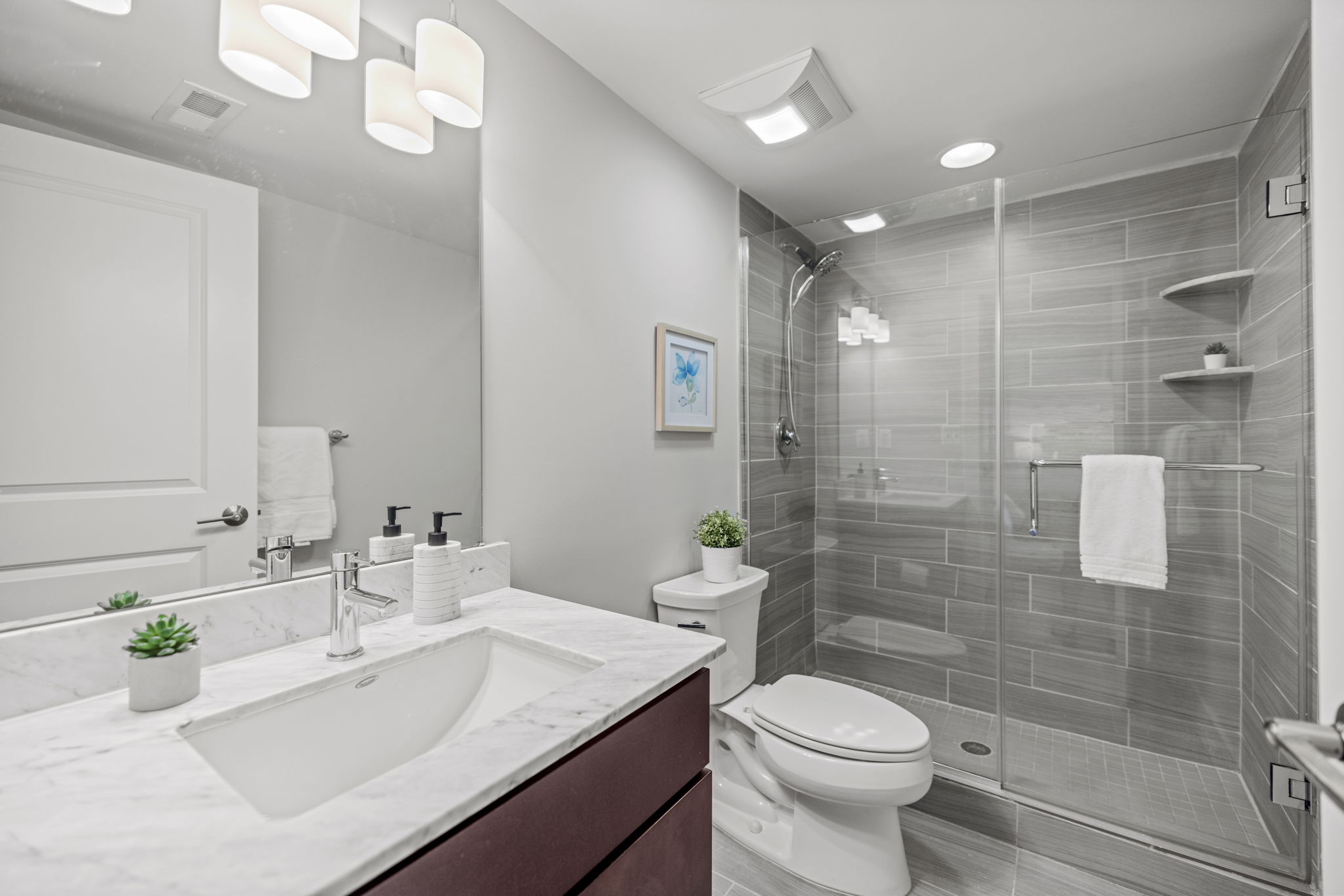 Lower Level Full Bath