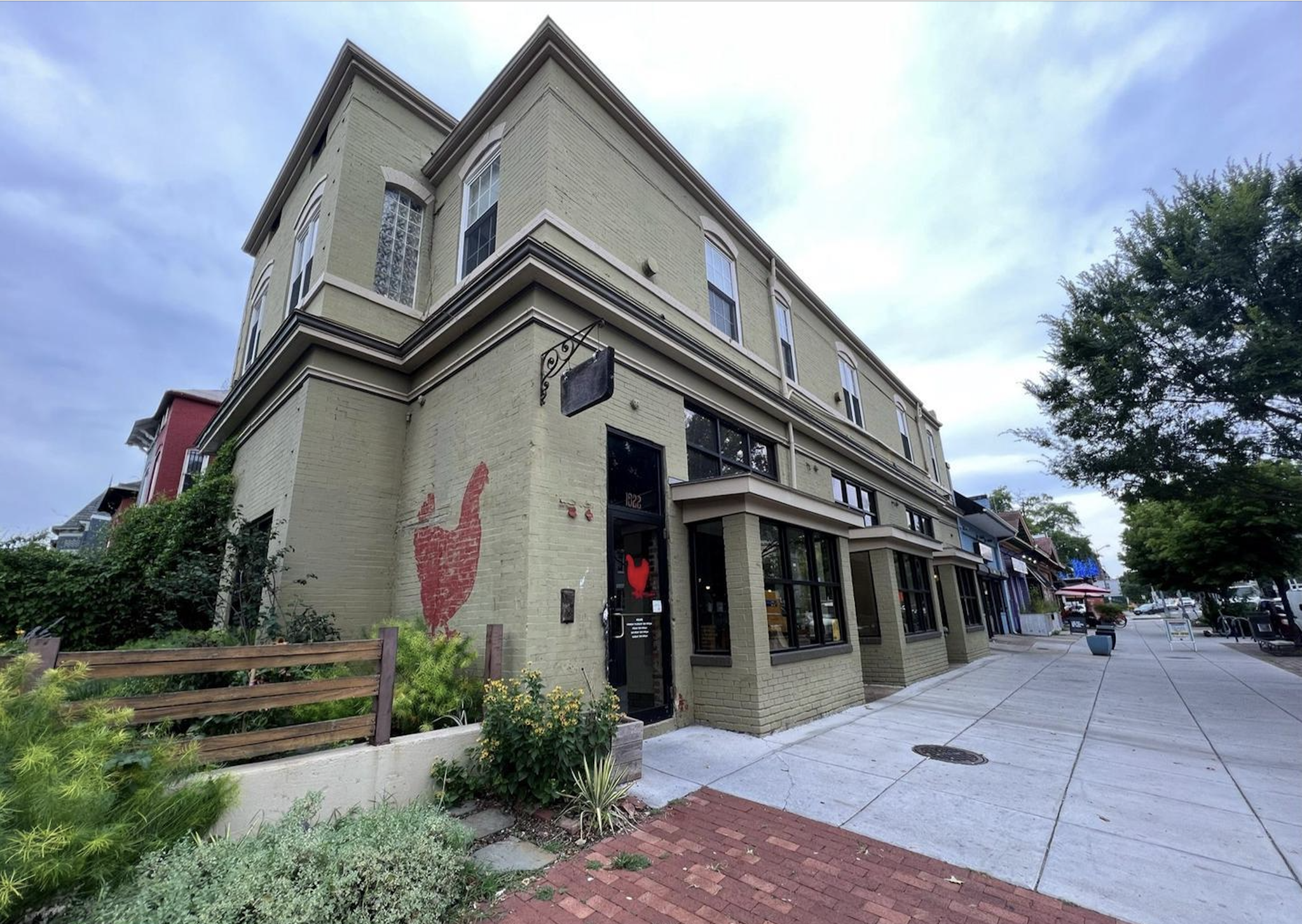 Walking Distance to Great Retail and Restaurants such as REI, Red Bear Brewing, Red Hen, The Pub and the People, & Boundary Stone
