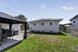  Photo 32