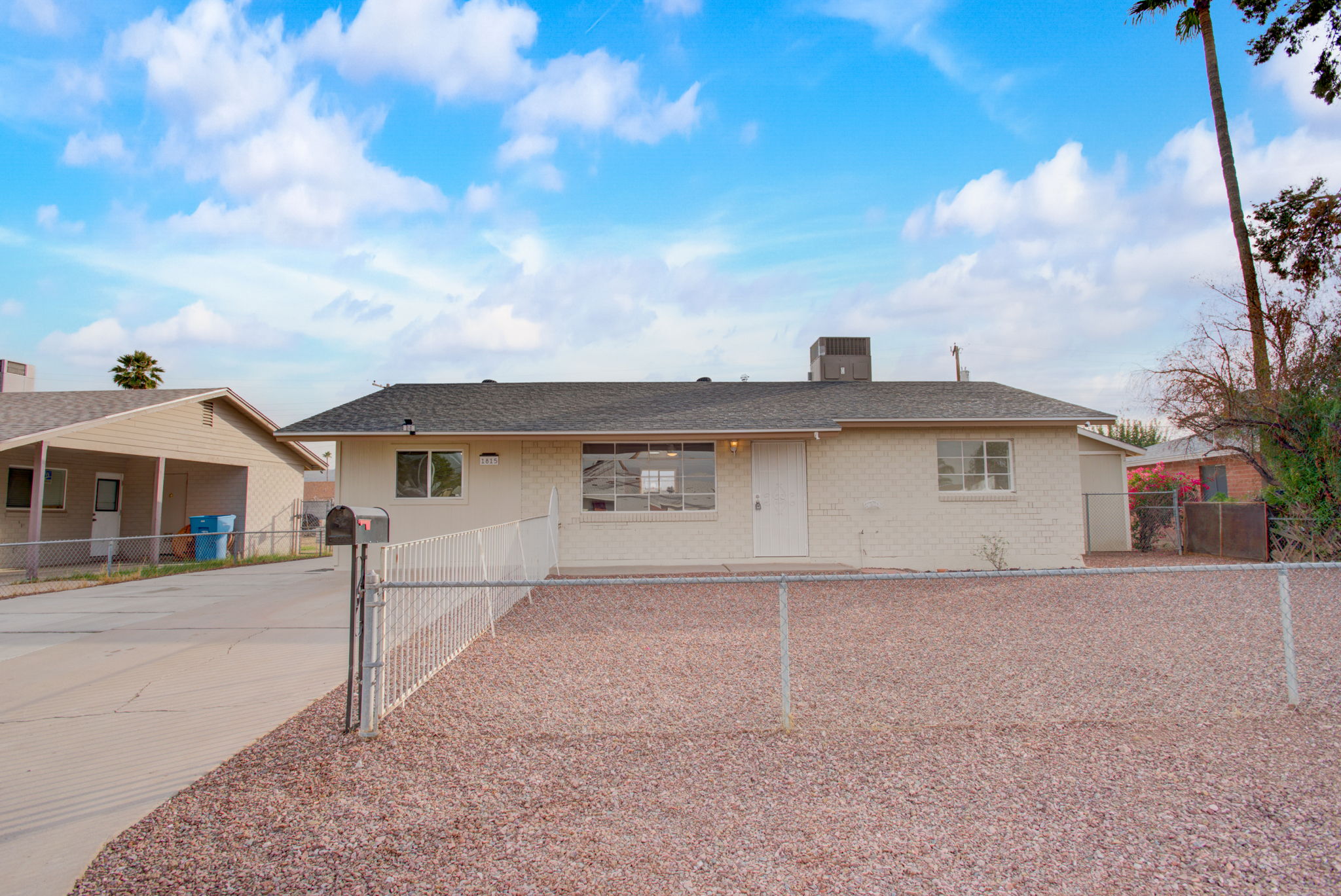 E Lynne Ln-002