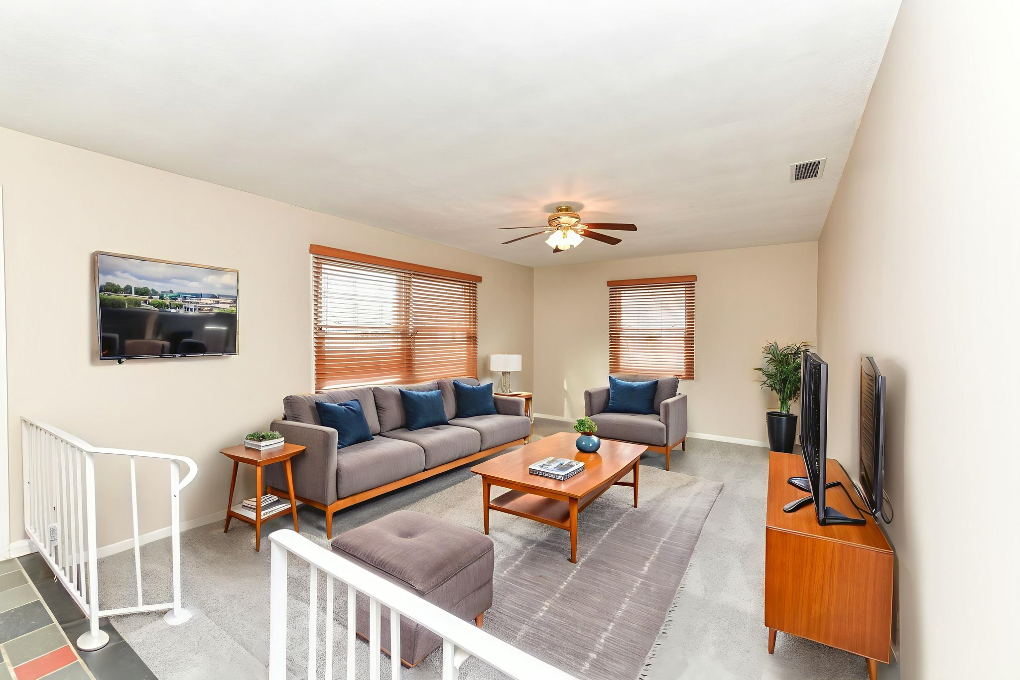 DSC_7550 virtually staged.jpeg