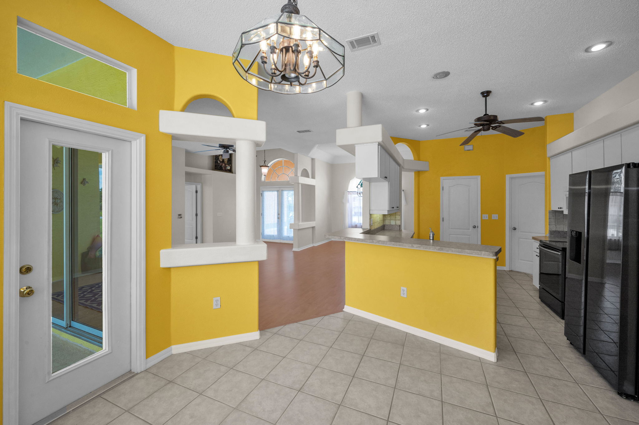 Kitchen Eat-in Area3