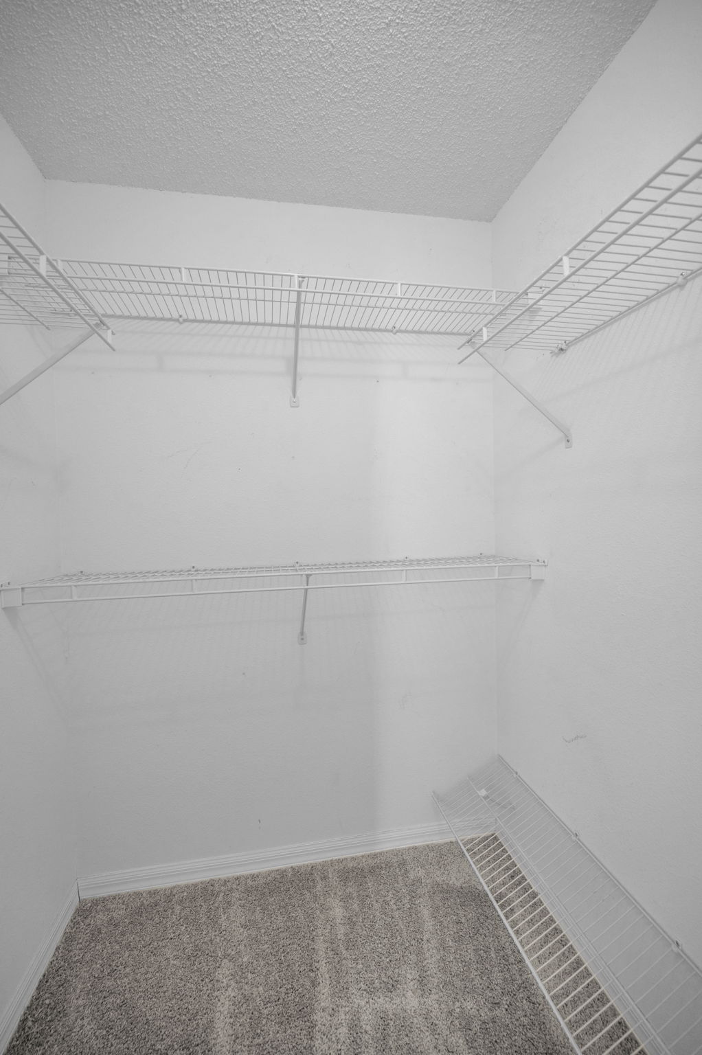 Master Bedroom Walk-in Closet2
