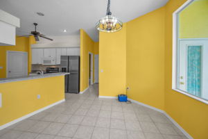 Kitchen Eat-in Area2