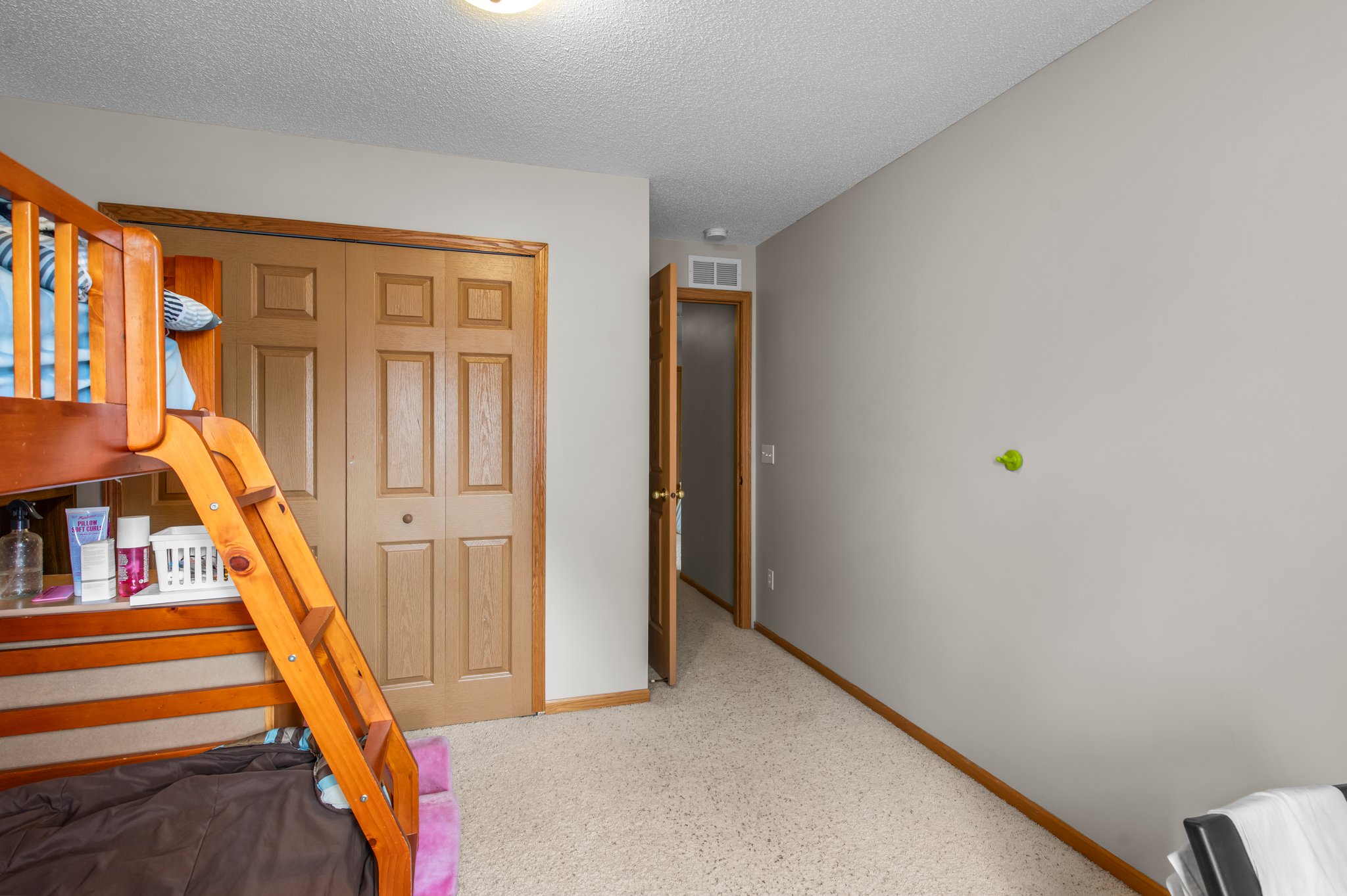  Photo 32