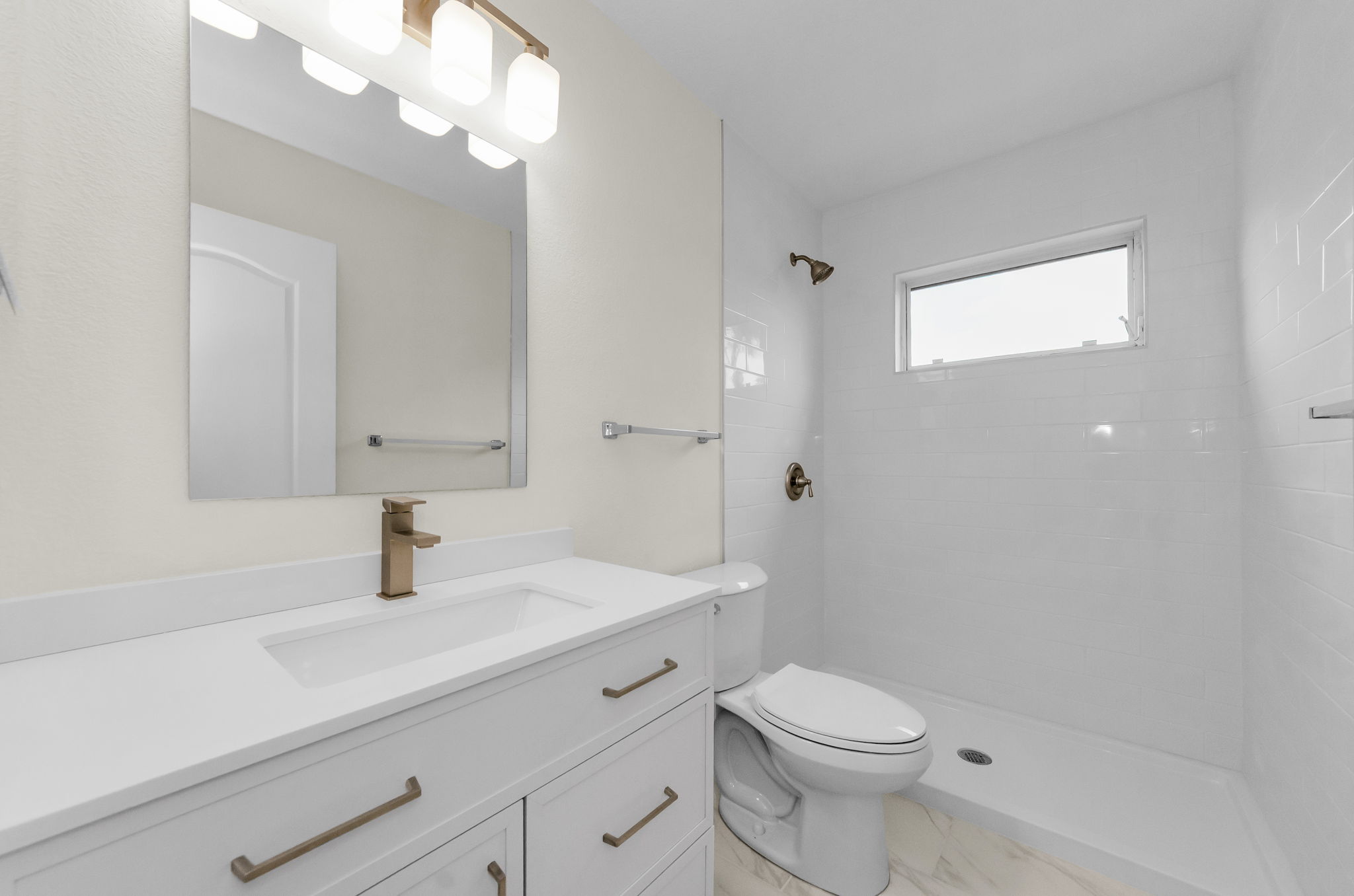 Upper LEvel Bathroom 3a