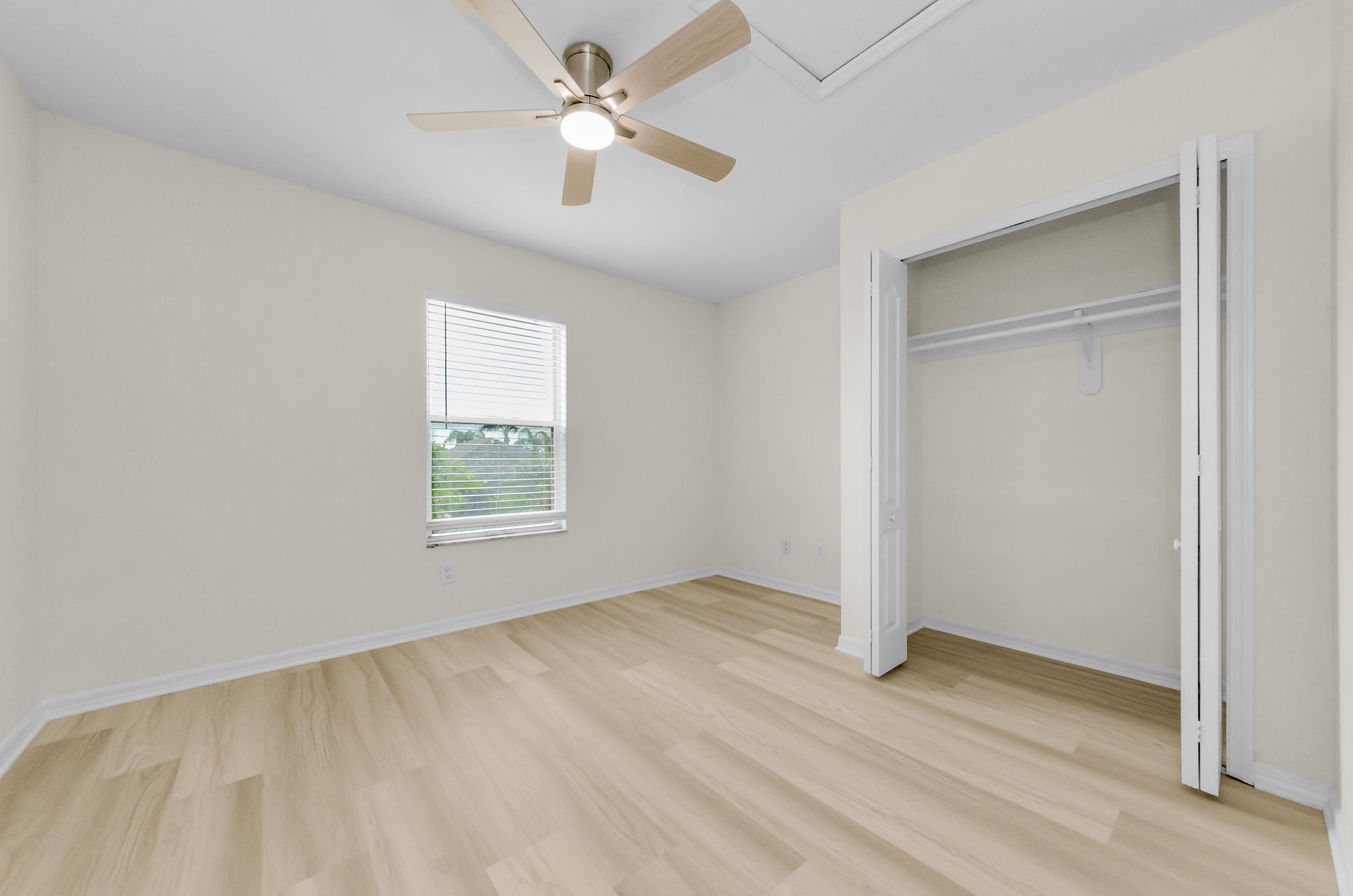 Upper Level Bedroom 4a