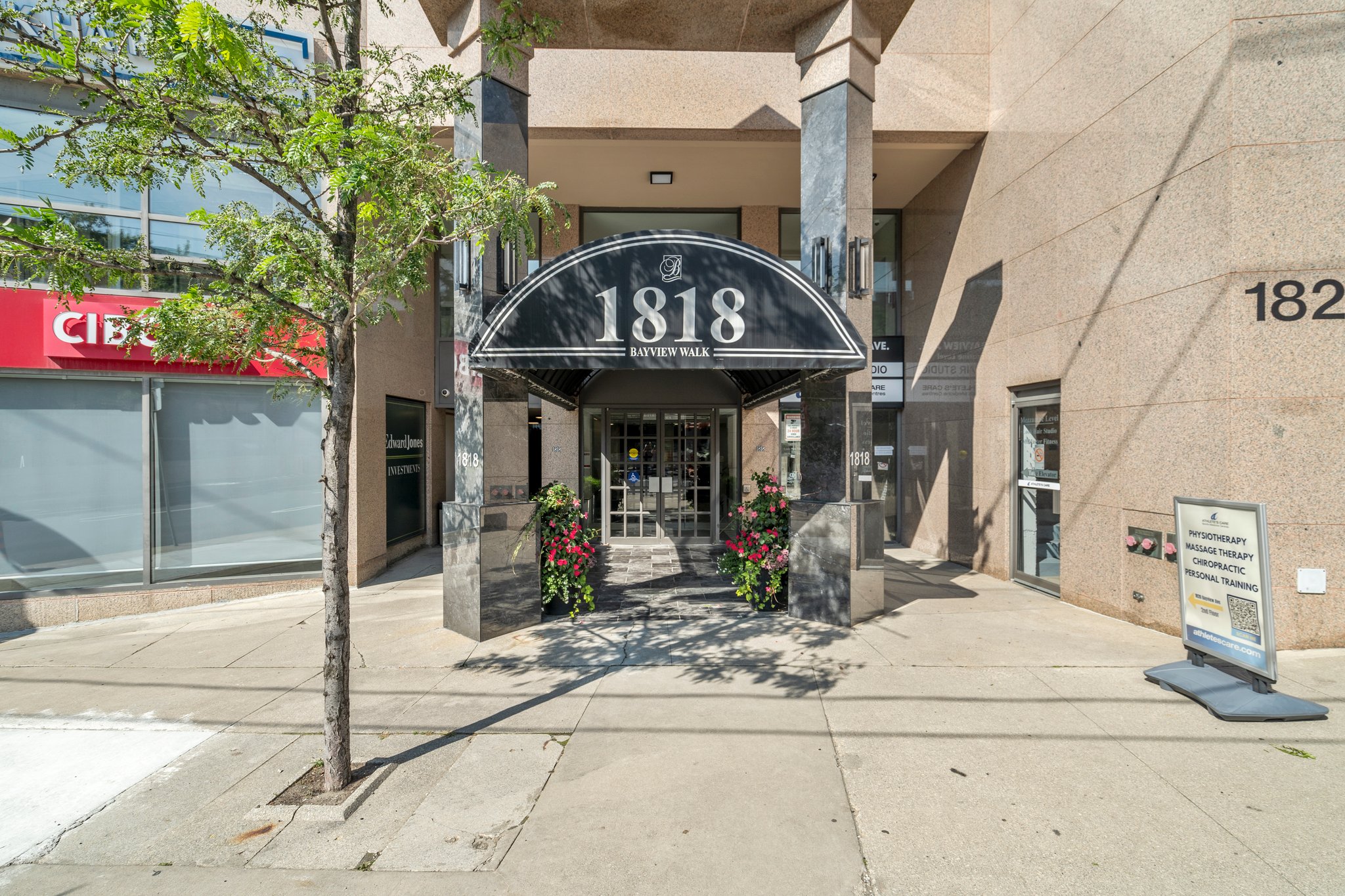 1818 Bayview Ave Toronto, ON M4G 4G7