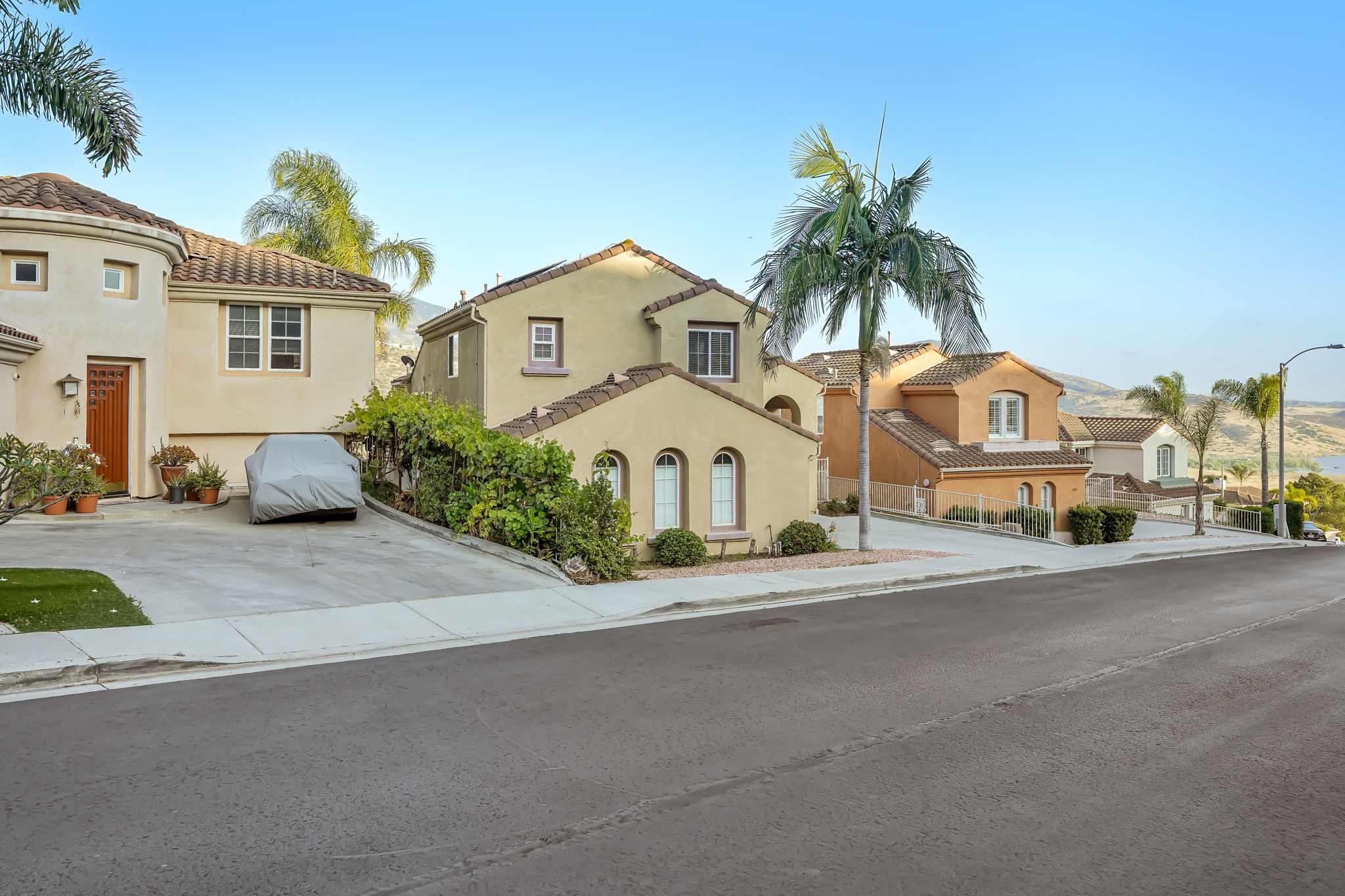 1819 Fabled Waters Dr, Spring Valley, CA 91977