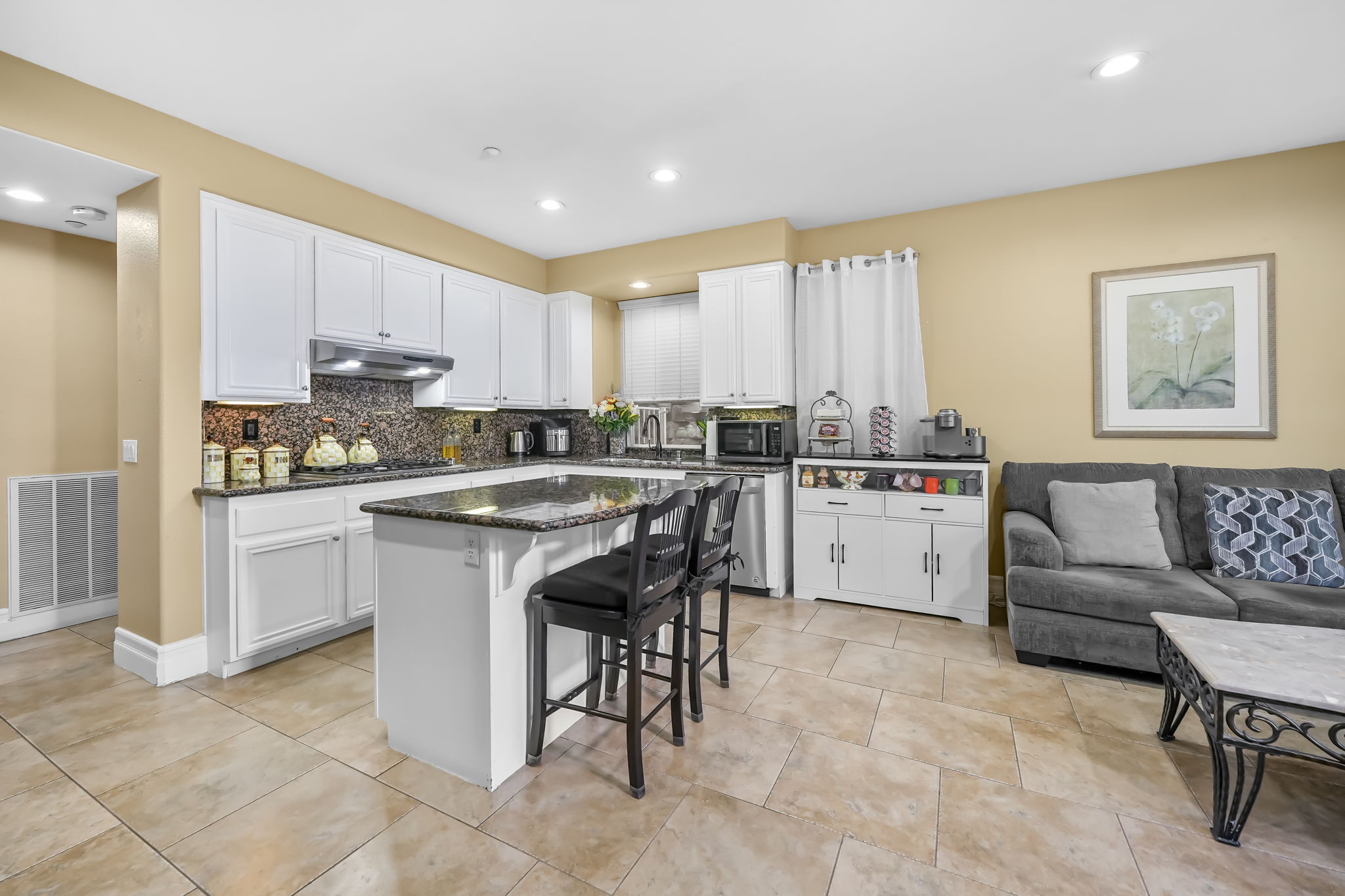 1819 Fabled Waters Dr, Spring Valley, CA 91977