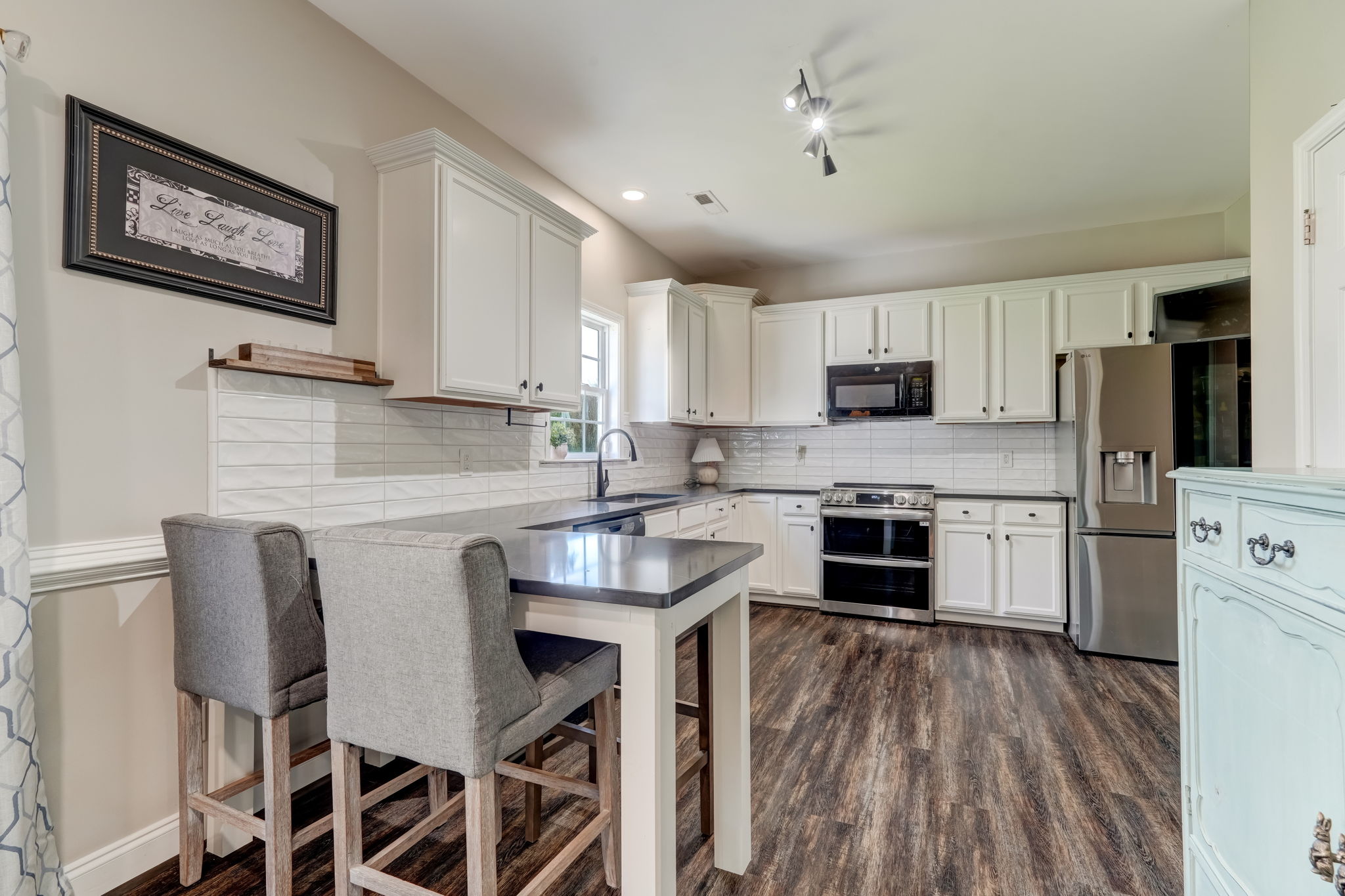 Kitchen/Breakfast Bar