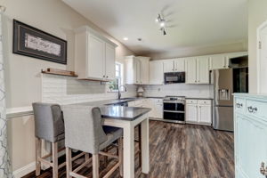 Kitchen/Breakfast Bar