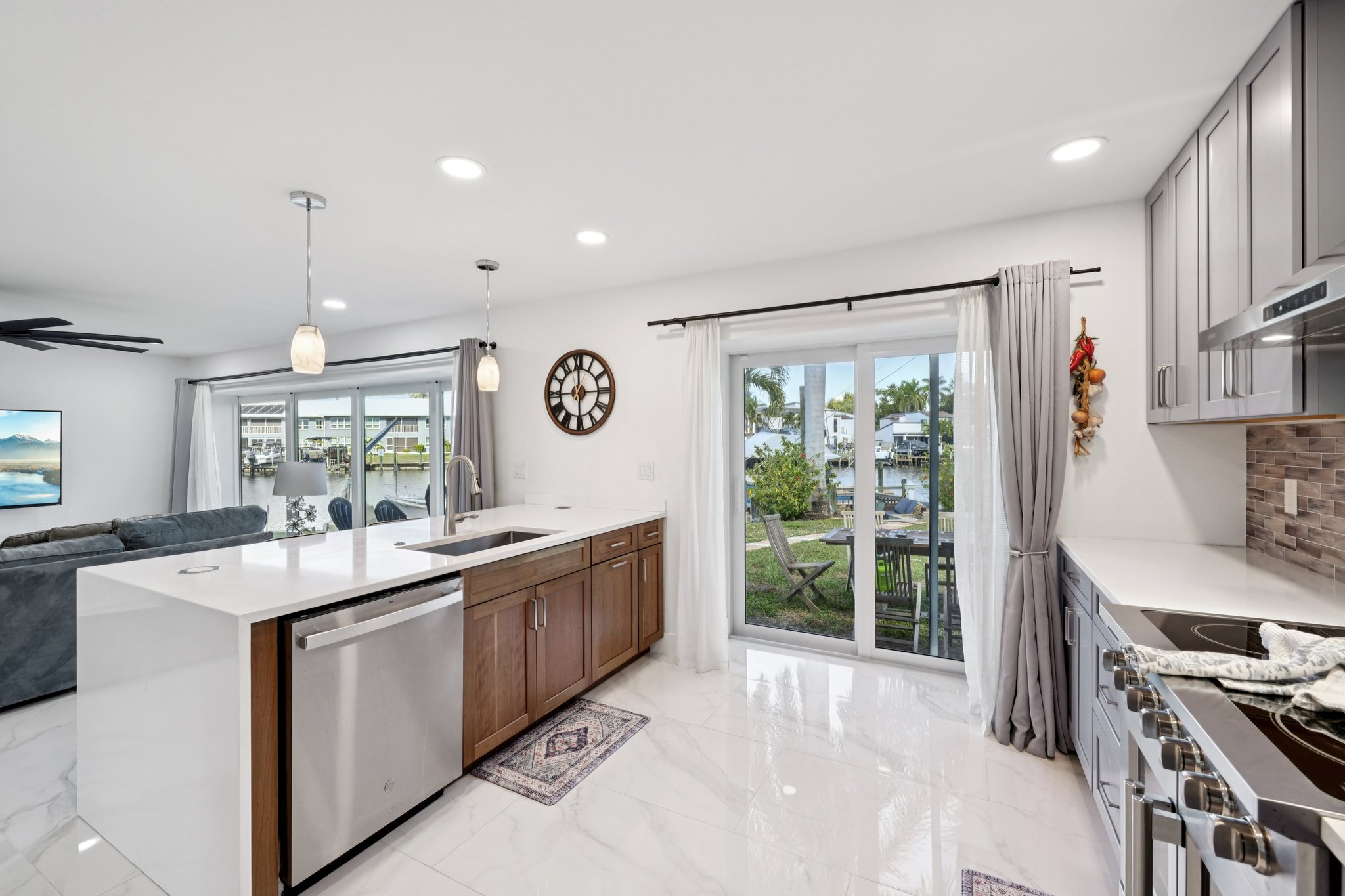 SE 43rd St-S1101-016.jpg